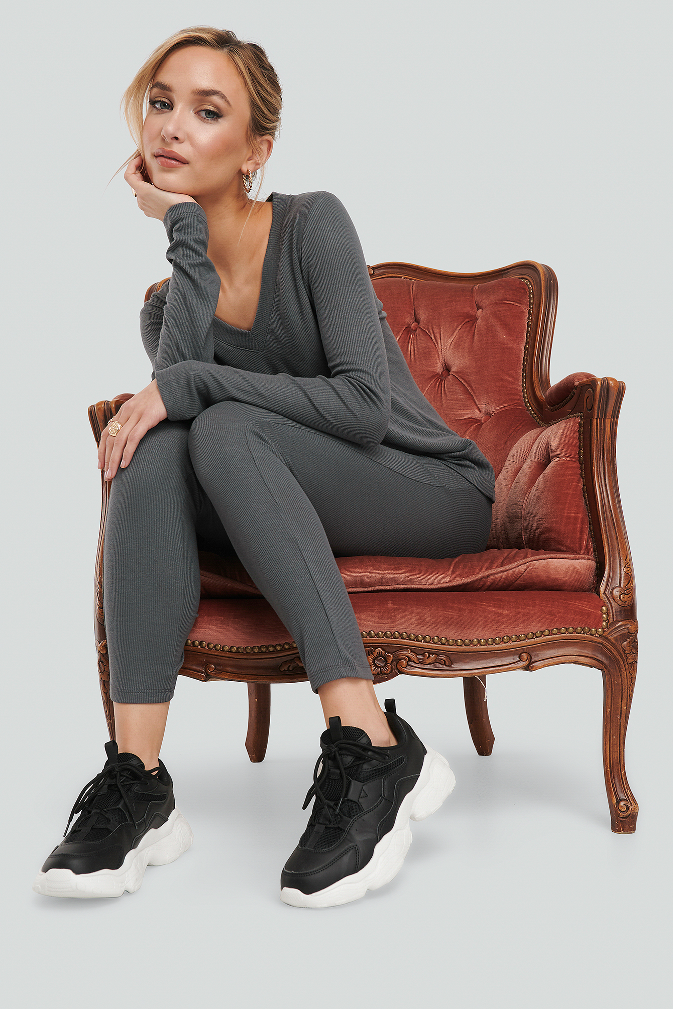 Soft Ribbed V-Neck Longsleeve Dark Grey