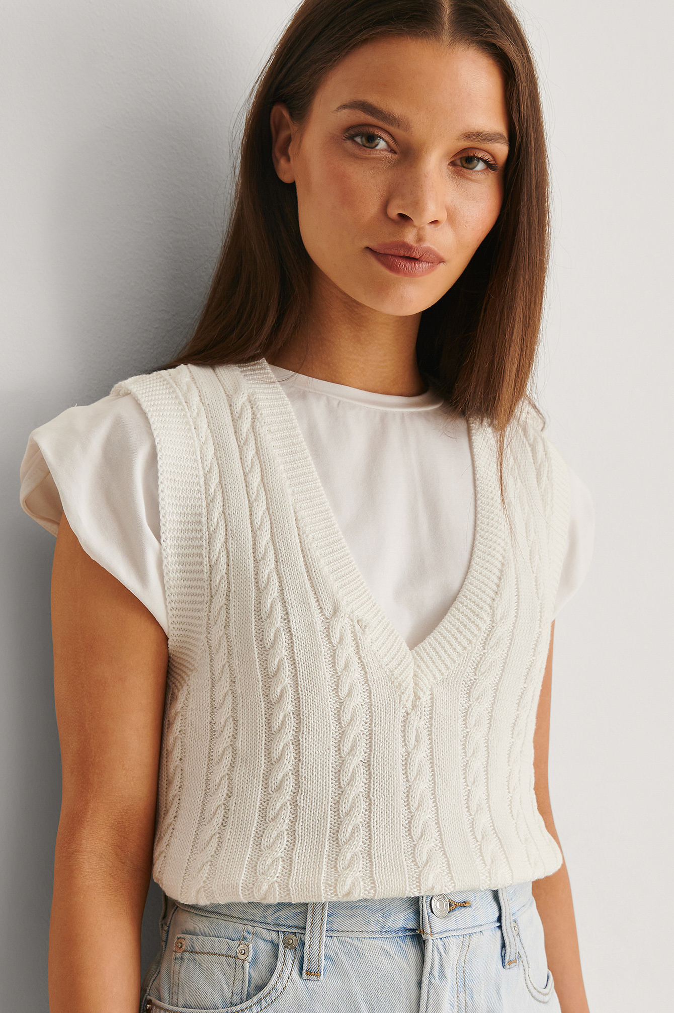 Cropped V-neck Cable Knitted Vest White 