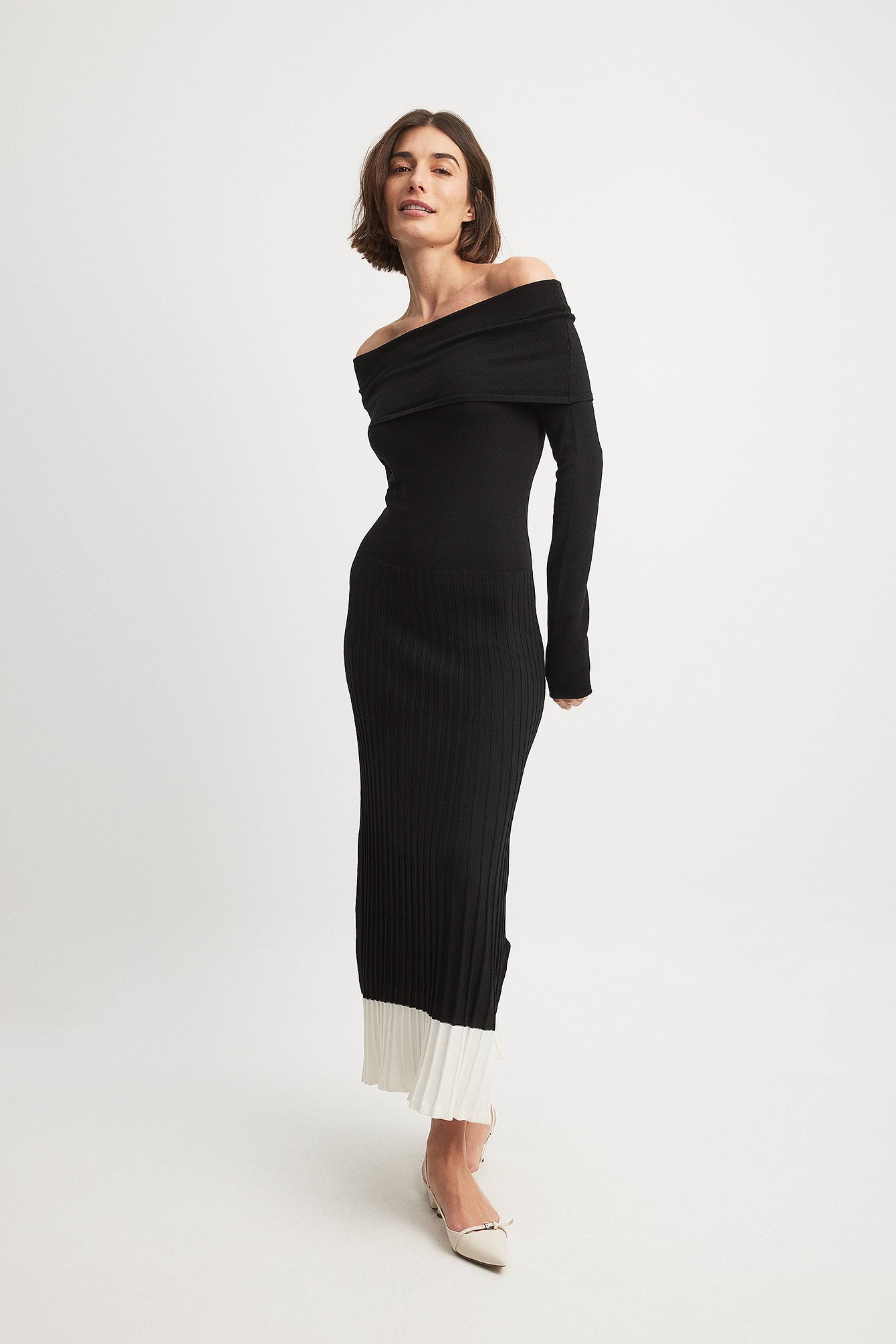 Gebreide maxi-jurk met off-shoulder Zwart NA-KD
