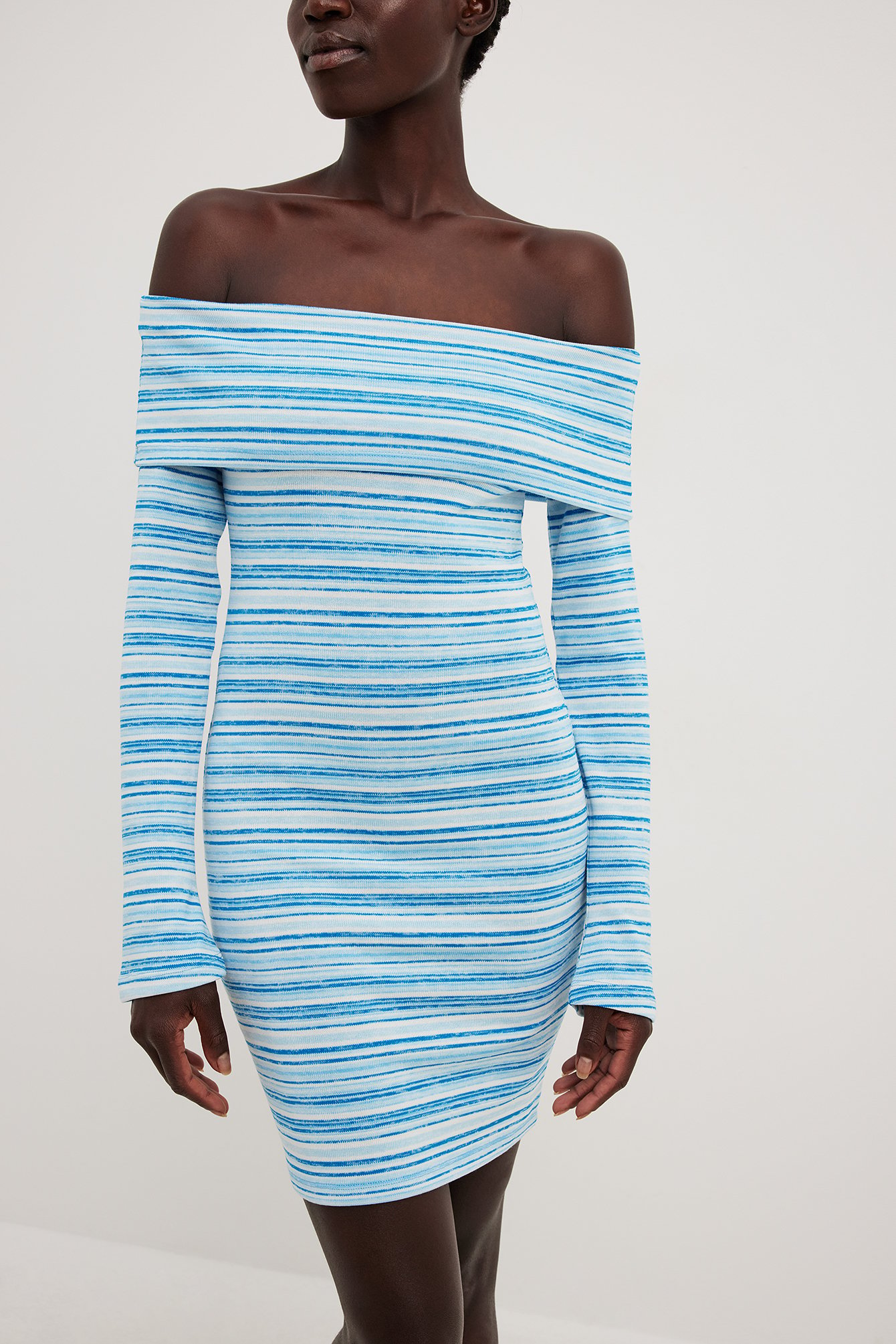 Verschillende goederen liefde Miniatuur Gestreepte mini-jurk met off-shoulder Blauw | NA-KD