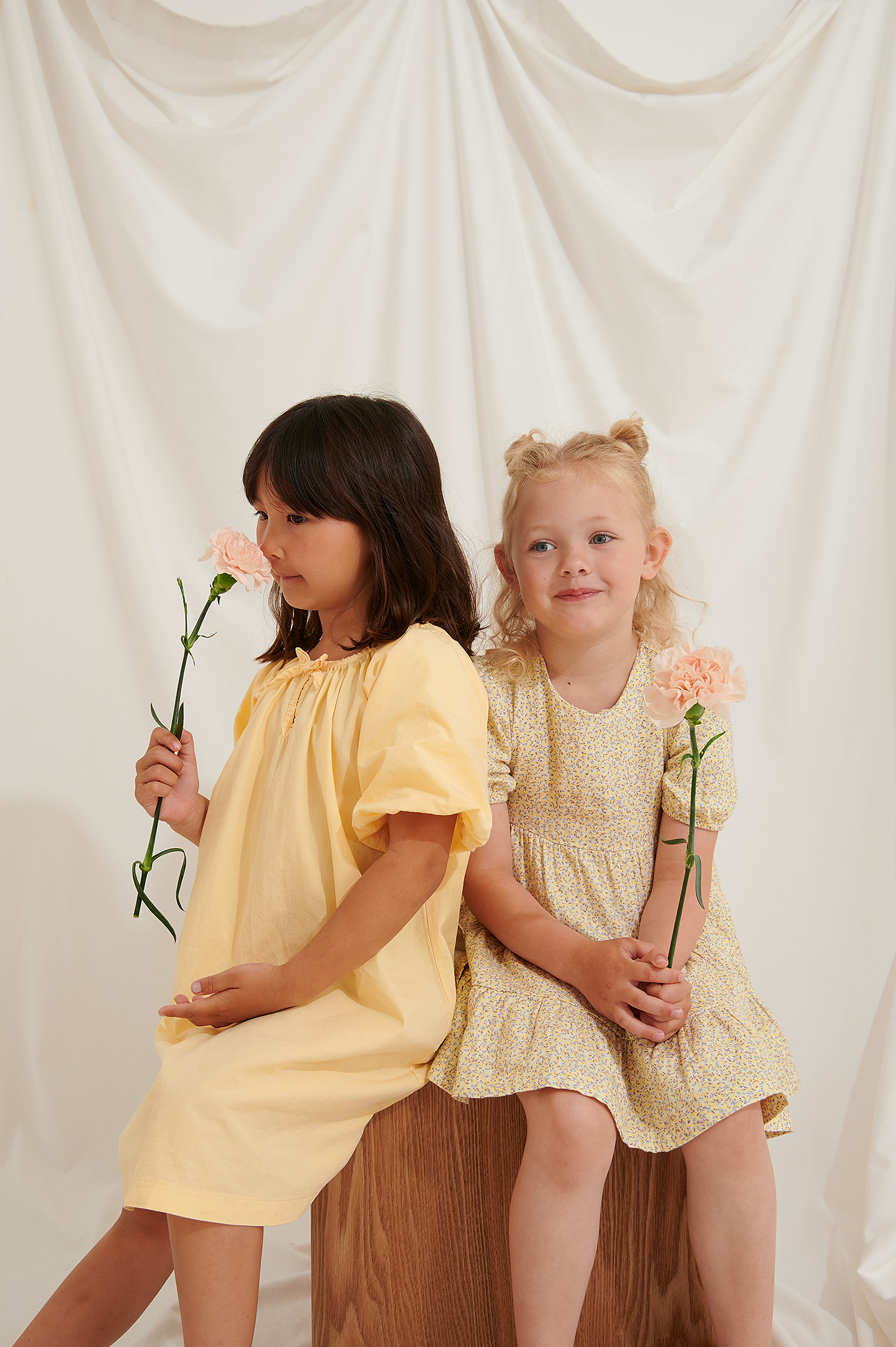 Flower Light Yellow Print Szeroka sukienka z bufiastymi rękawami, z tkaniny organicznej