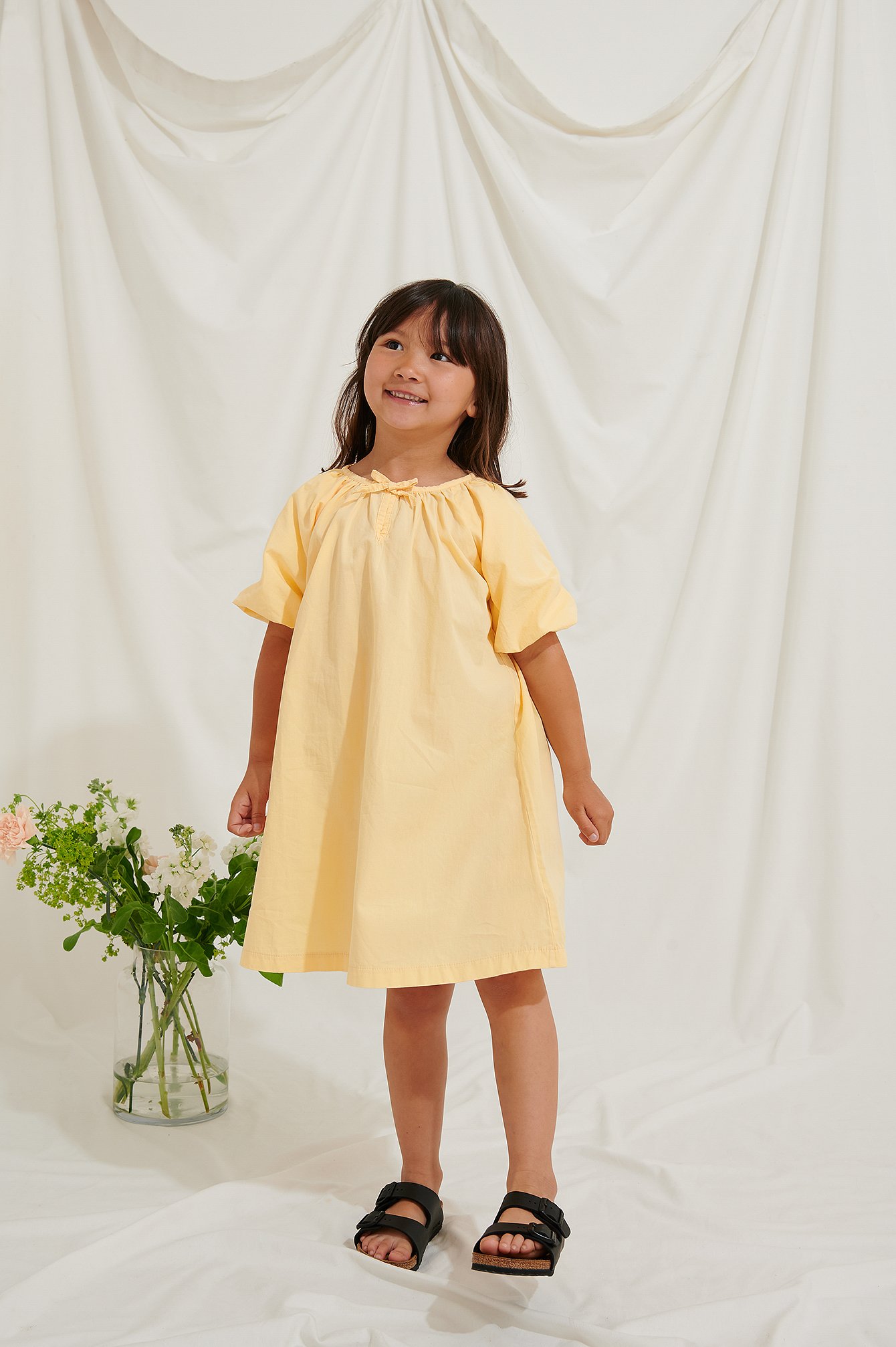 Light Yellow Organisk kjole med puffermer