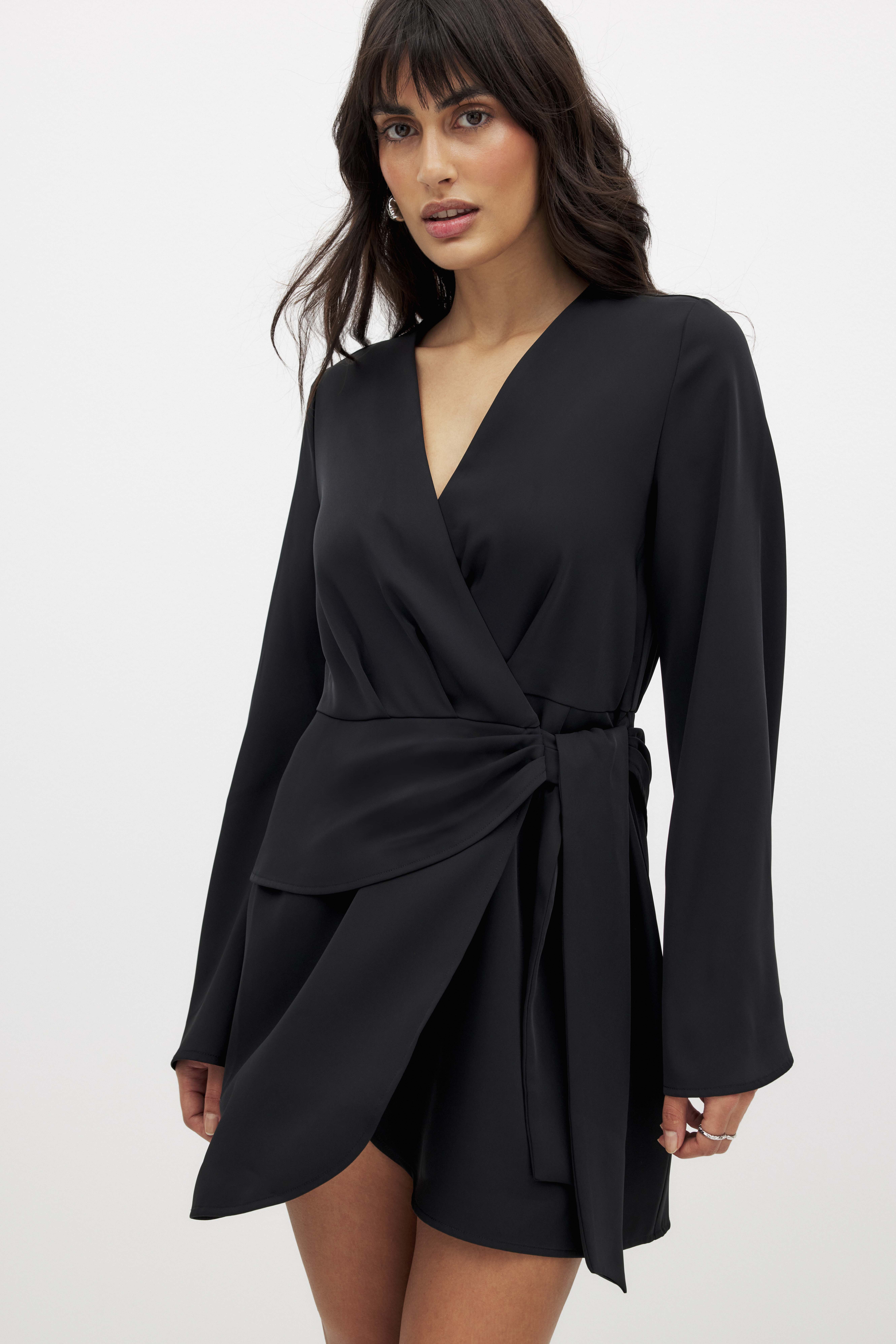 CUPSHE Mini-herfstjurken voor dames, gebreid, casual, lange mouwen, ronde hals, vloeiende gelaagde korte trui-jurk met ruches, Rood, S CUPSHE Mini-herfstjurken voor dames, gebreid, casual, lange mouwen, ronde hals, vloeiende gelaagde korte trui-jurk met ruches, Rood, S