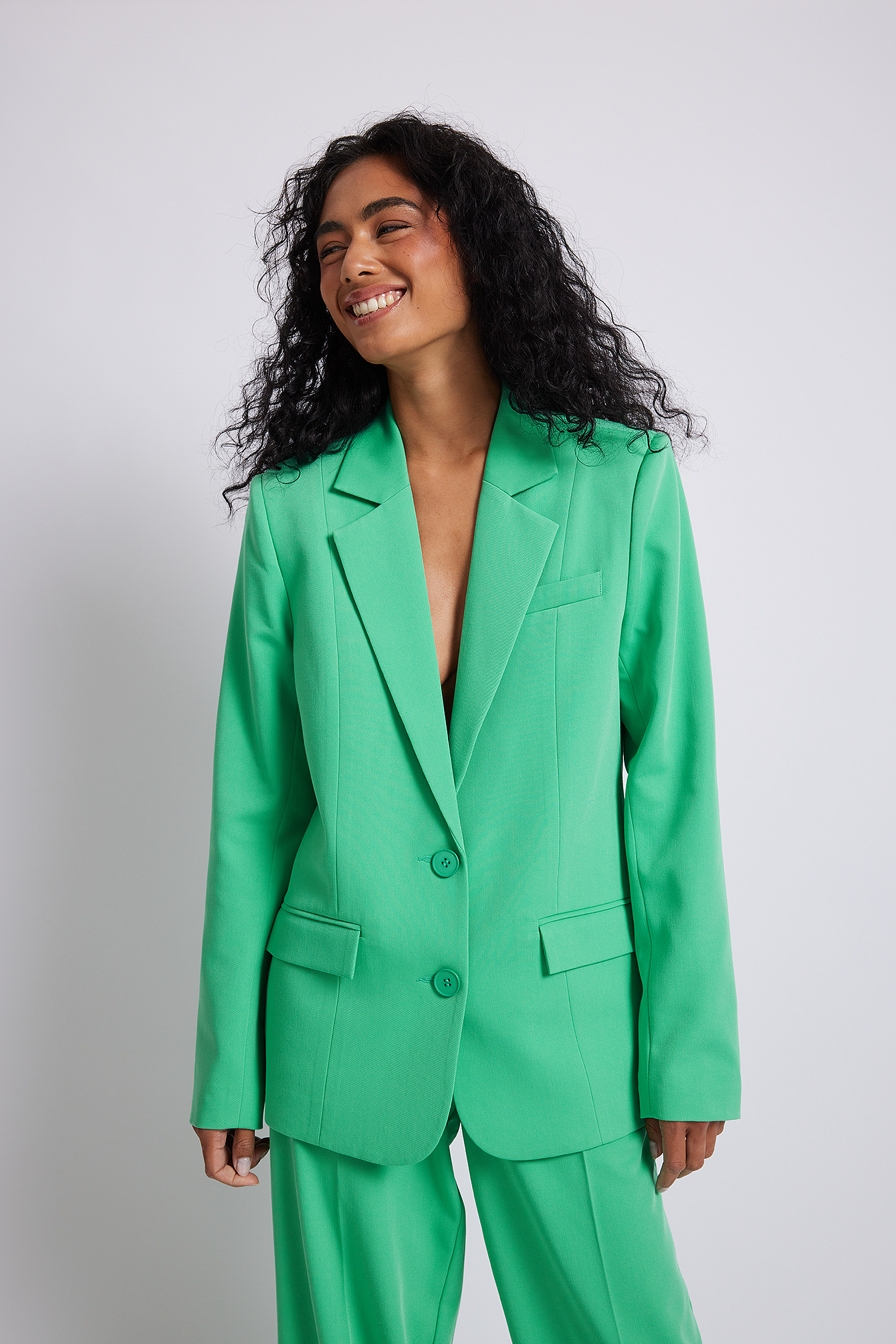 Damen Bekleidung Pullover und Strickwaren Sweatjacken NA-KD Karoline Dall x Oversize-Blazer in Grün 