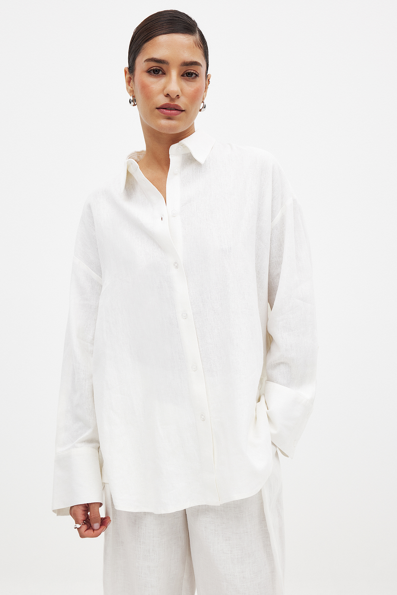 Ona – Oversized Linen Shirt