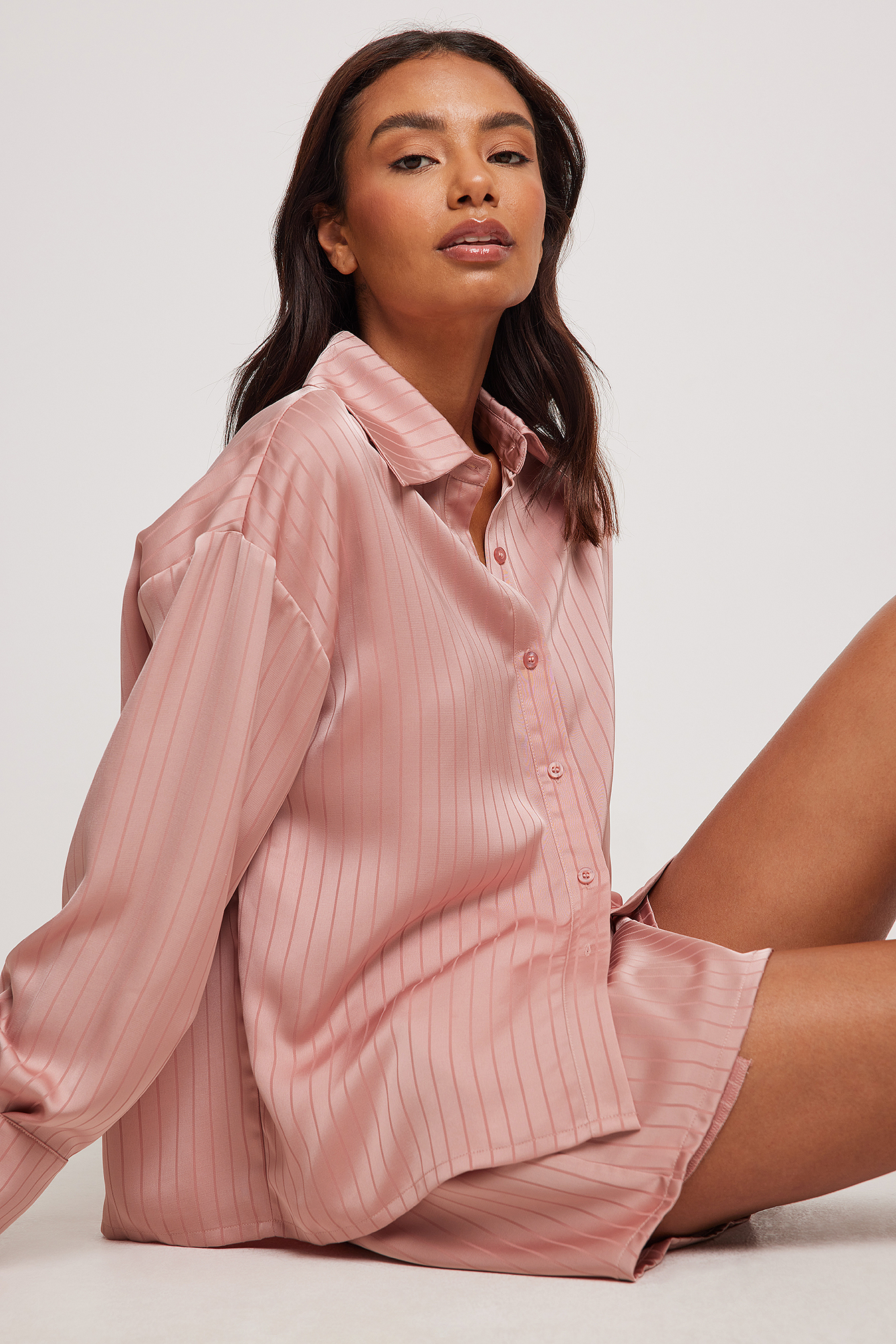 Molly Rustas x NA-KD Oversized Satin Shirt - Pink,Stripe