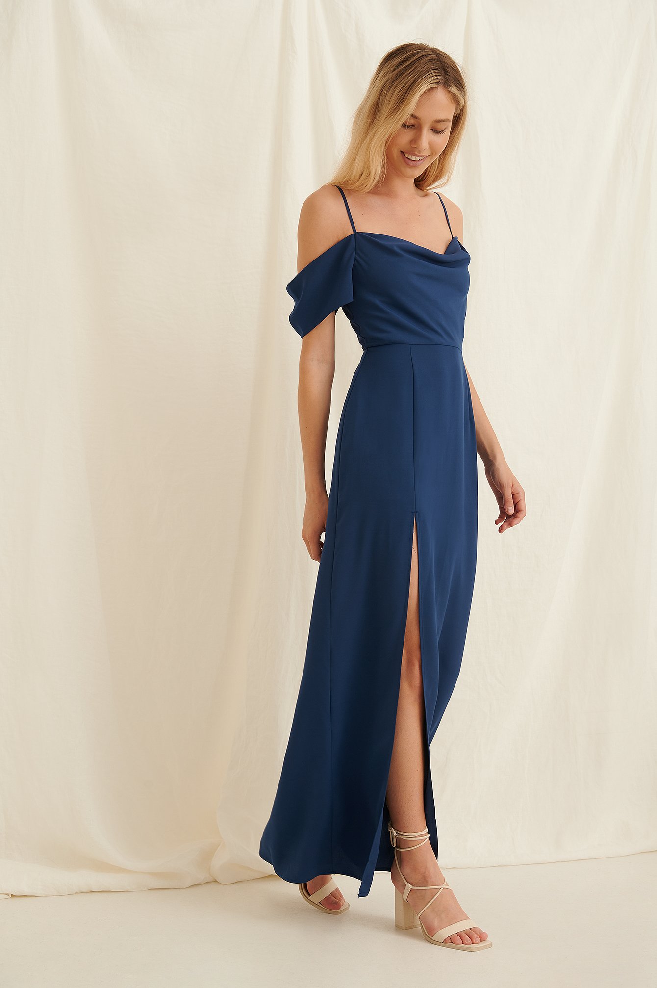 Blue Sukienka maxi z przednim drapowanym szczegółem i wycięciem na boku