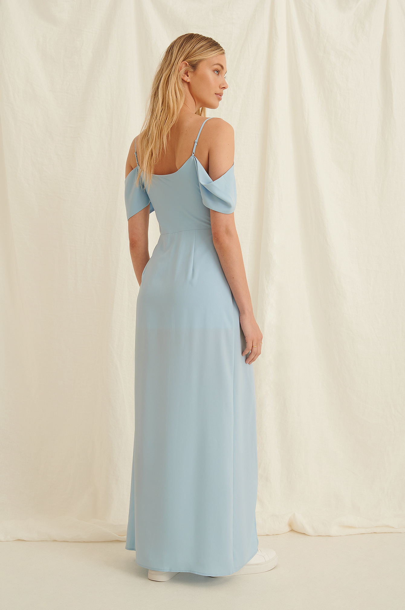 Dusty Blue Sukienka maxi z przednim drapowanym szczegółem i wycięciem na boku