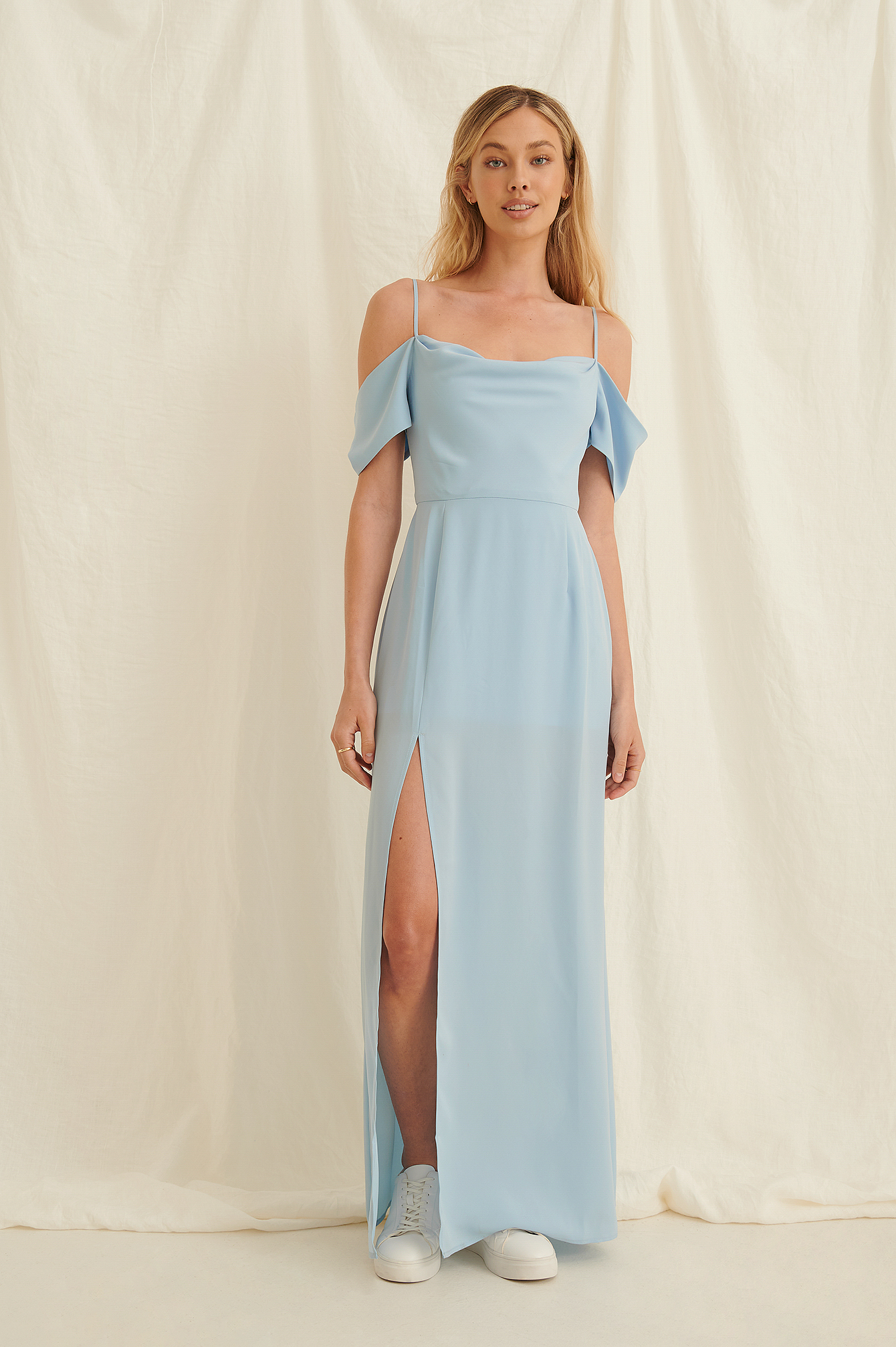 Dusty Blue Sukienka maxi z przednim drapowanym szczegółem i wycięciem na boku