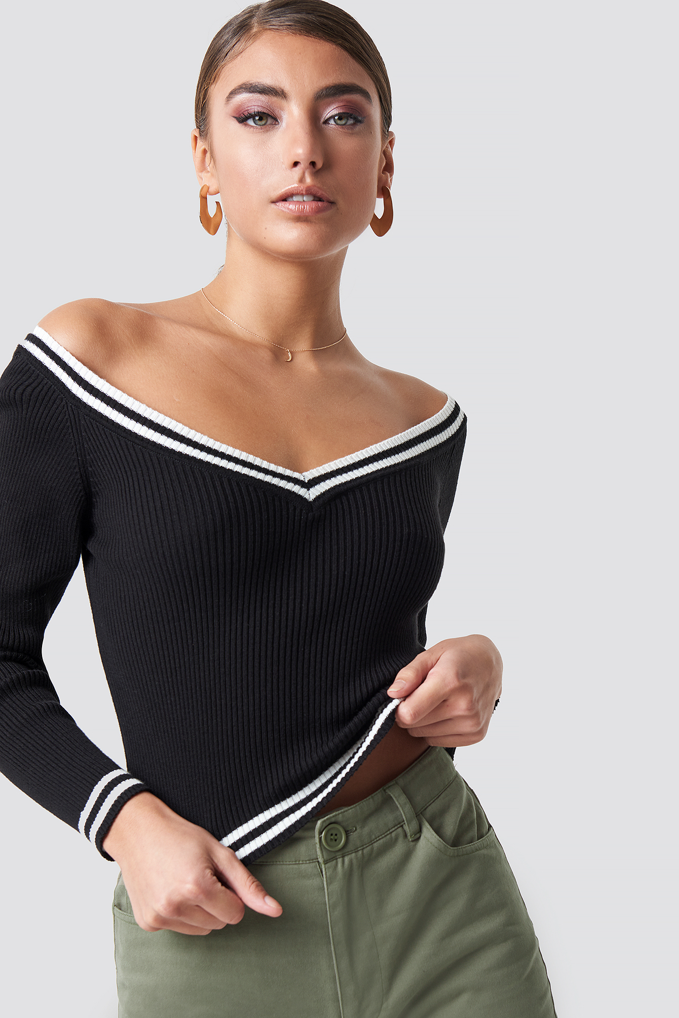 Off Shoulder Knitted Stripe Sweater Black/White
