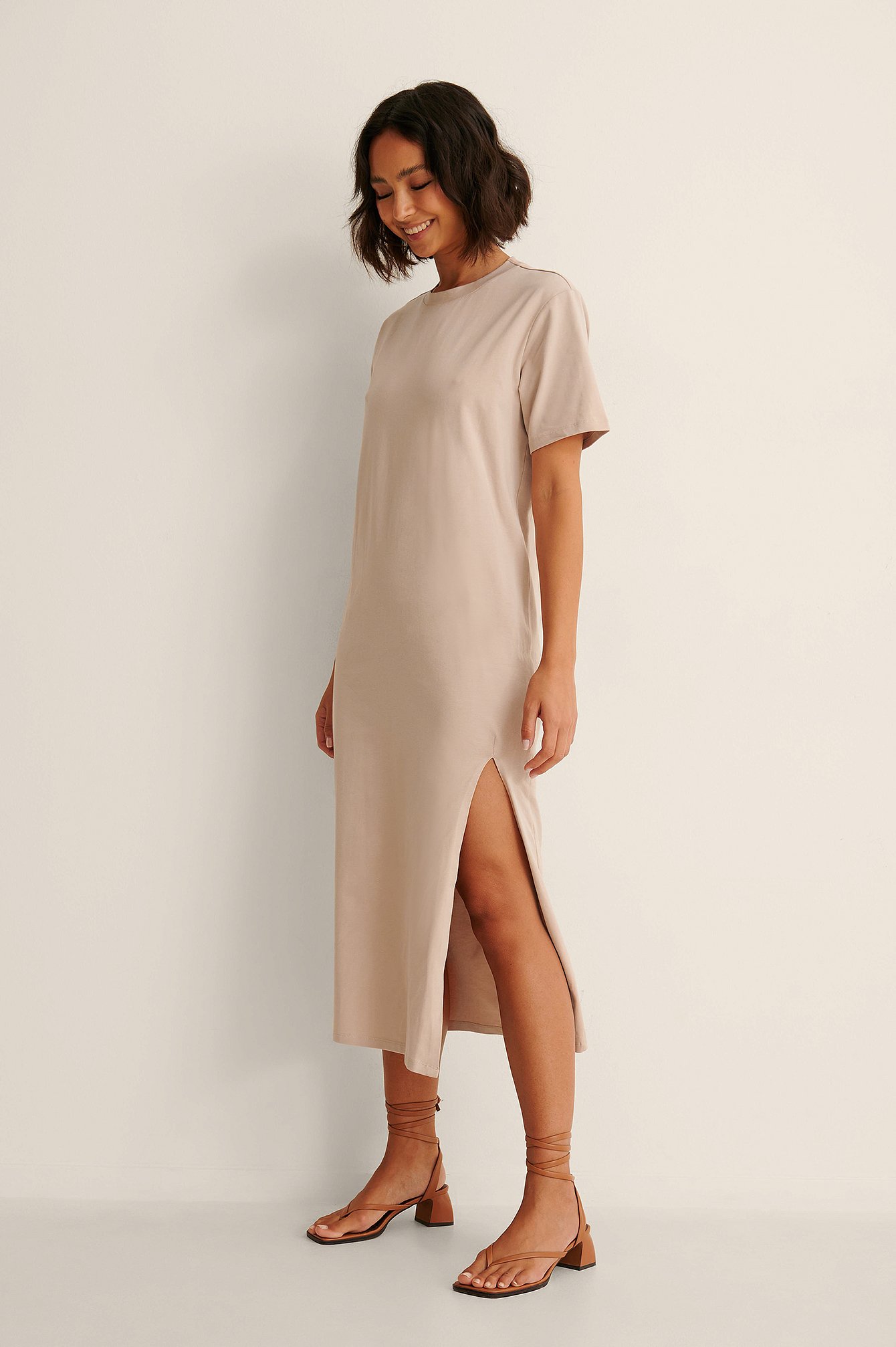 Pelican Bay x NA-KD Organic Front Slit T-shirt Dress - Beige