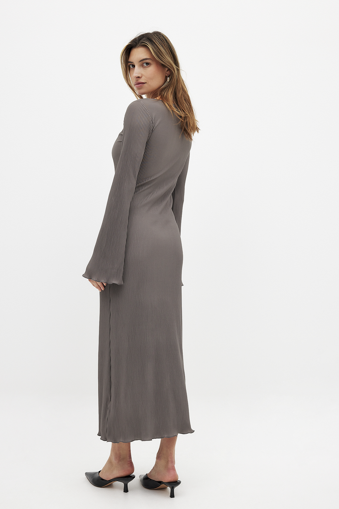 fine knitted trumpet sleeve midi dress Fine Knitted Trumpet Sleeve Midi Dress Black