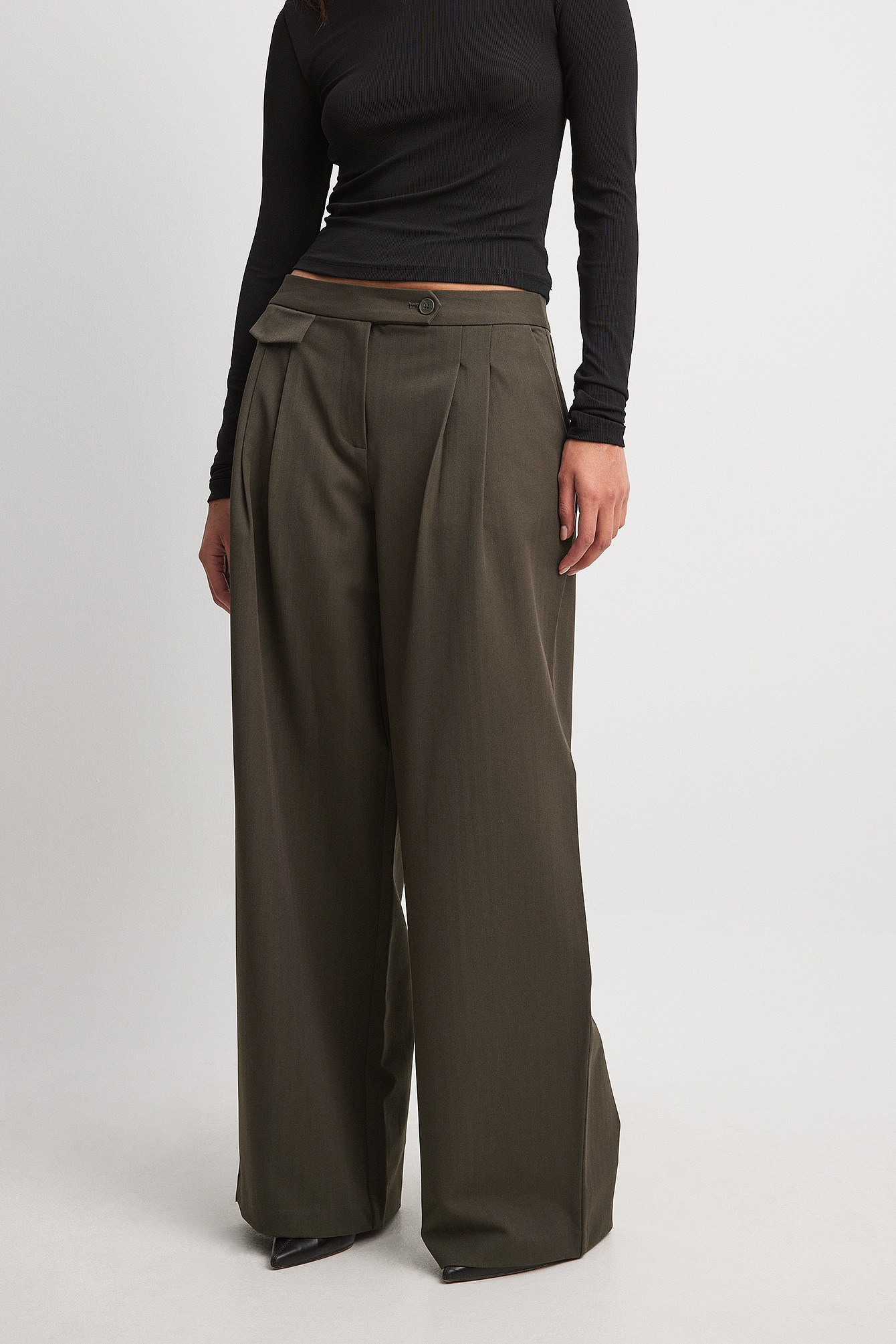 5th Avenue Solid Pleated Dress Pants In Oatmeal (Small to Large) – AllyOops  Boutique