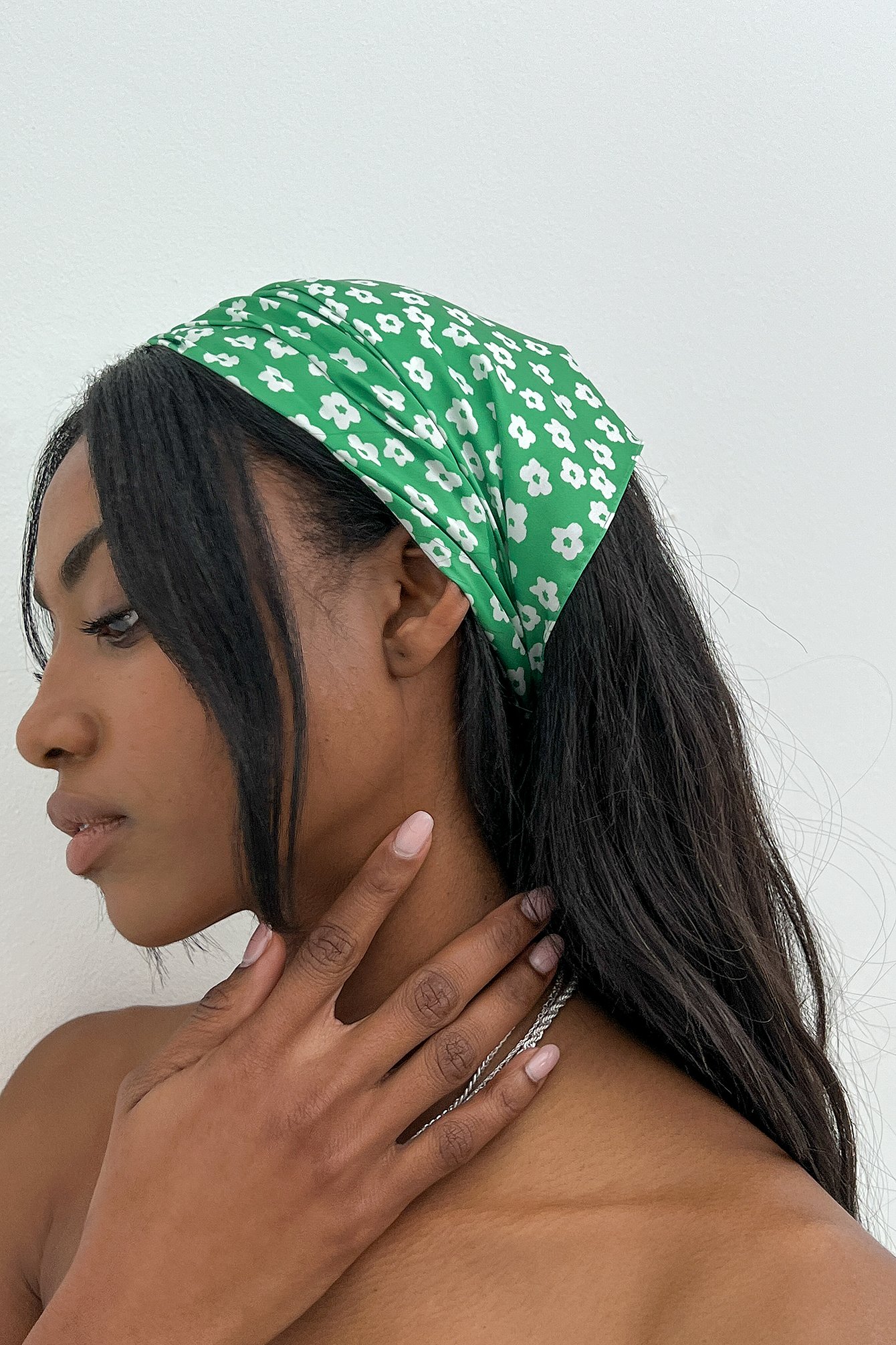 Flower Tørklæde i genanvendt materiale til håret med print