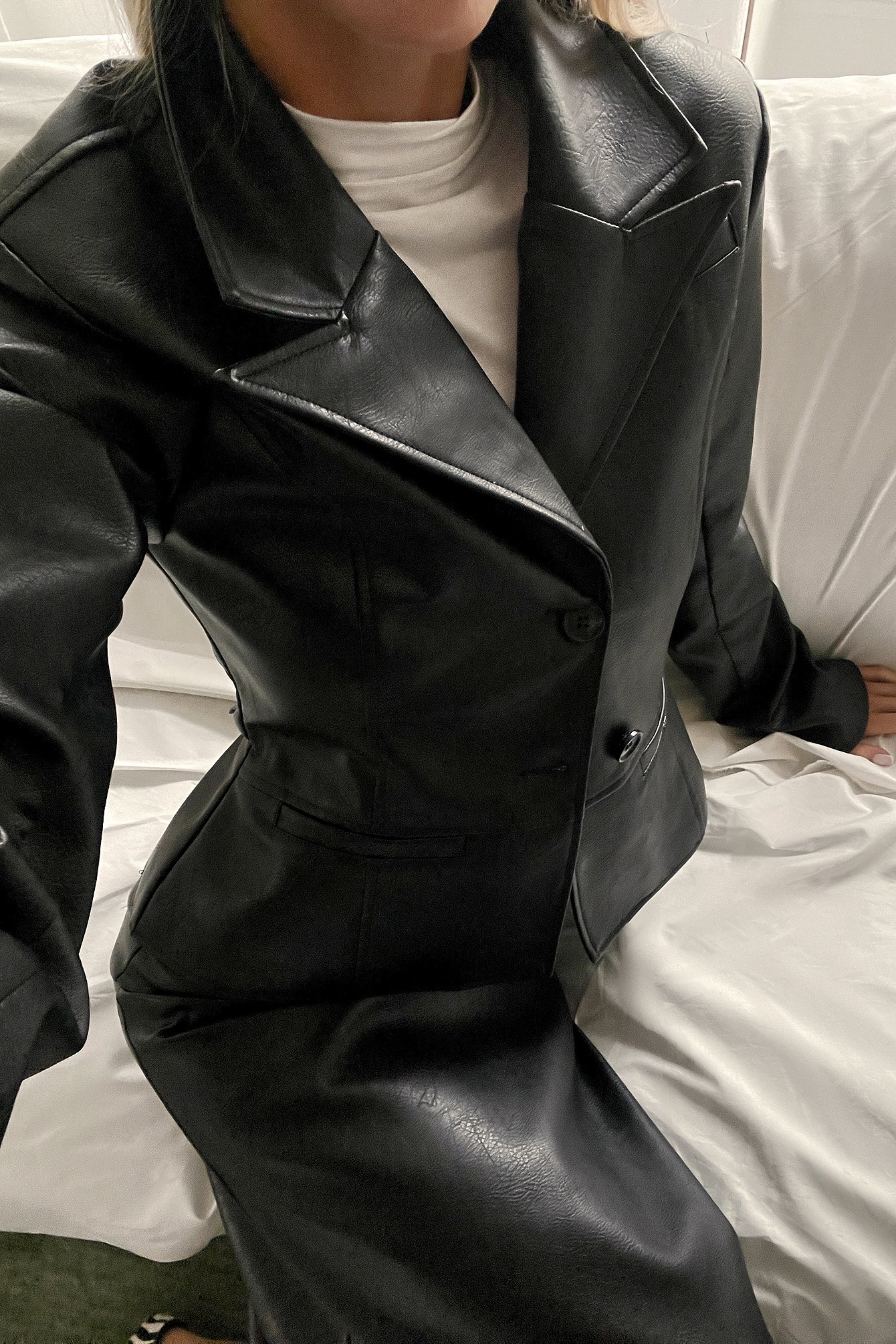 Lovisa Worge x NA-KD - Tilpasset blazer i PU - Jakker i imitert skinn - Svart - EU 42 - NA-KD / NAKD