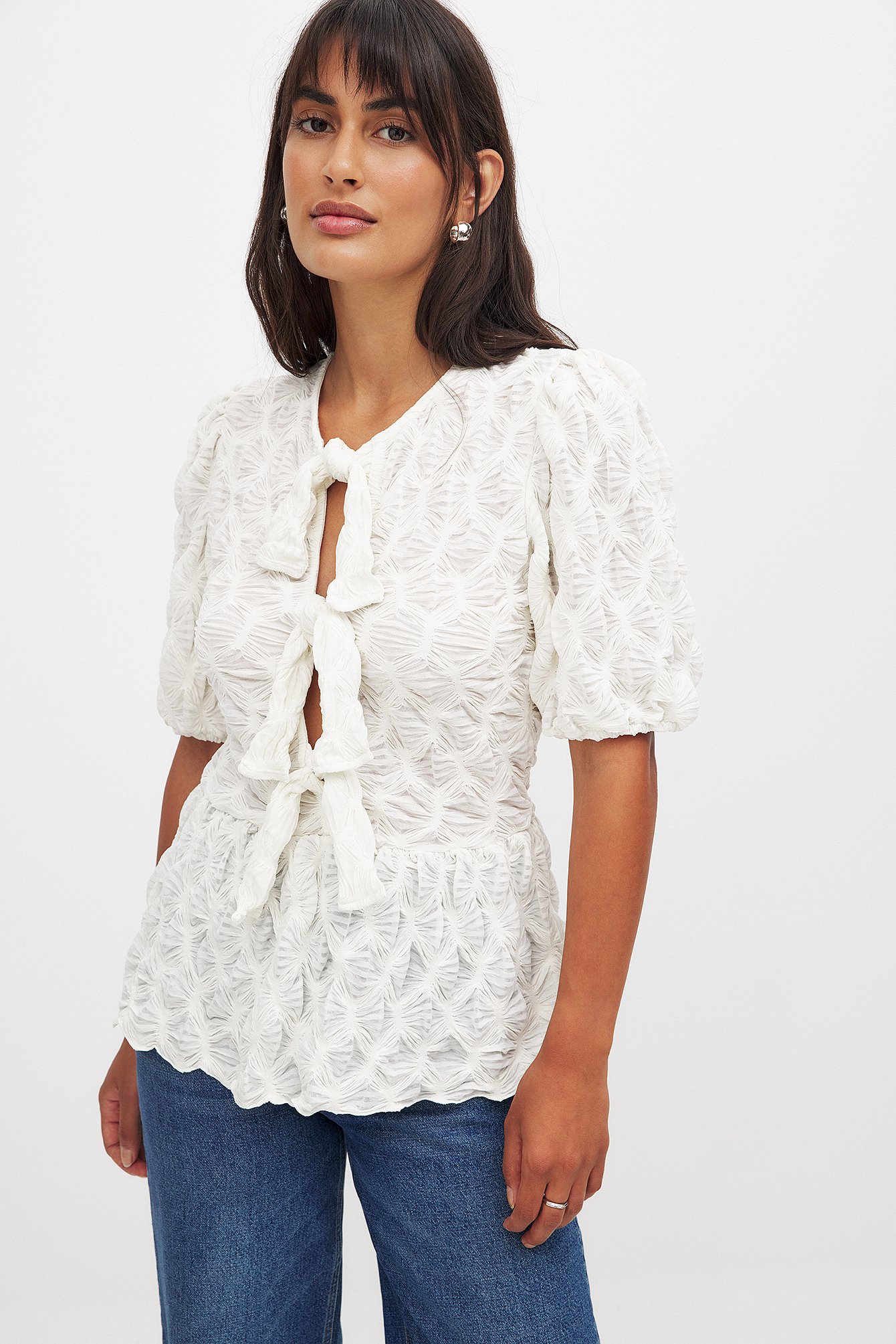 NA-KD Puff Sleeve Tie Top - Puff Sleeve Tops - Offwhite - XS (EU 32) - NA-KD / NAKD