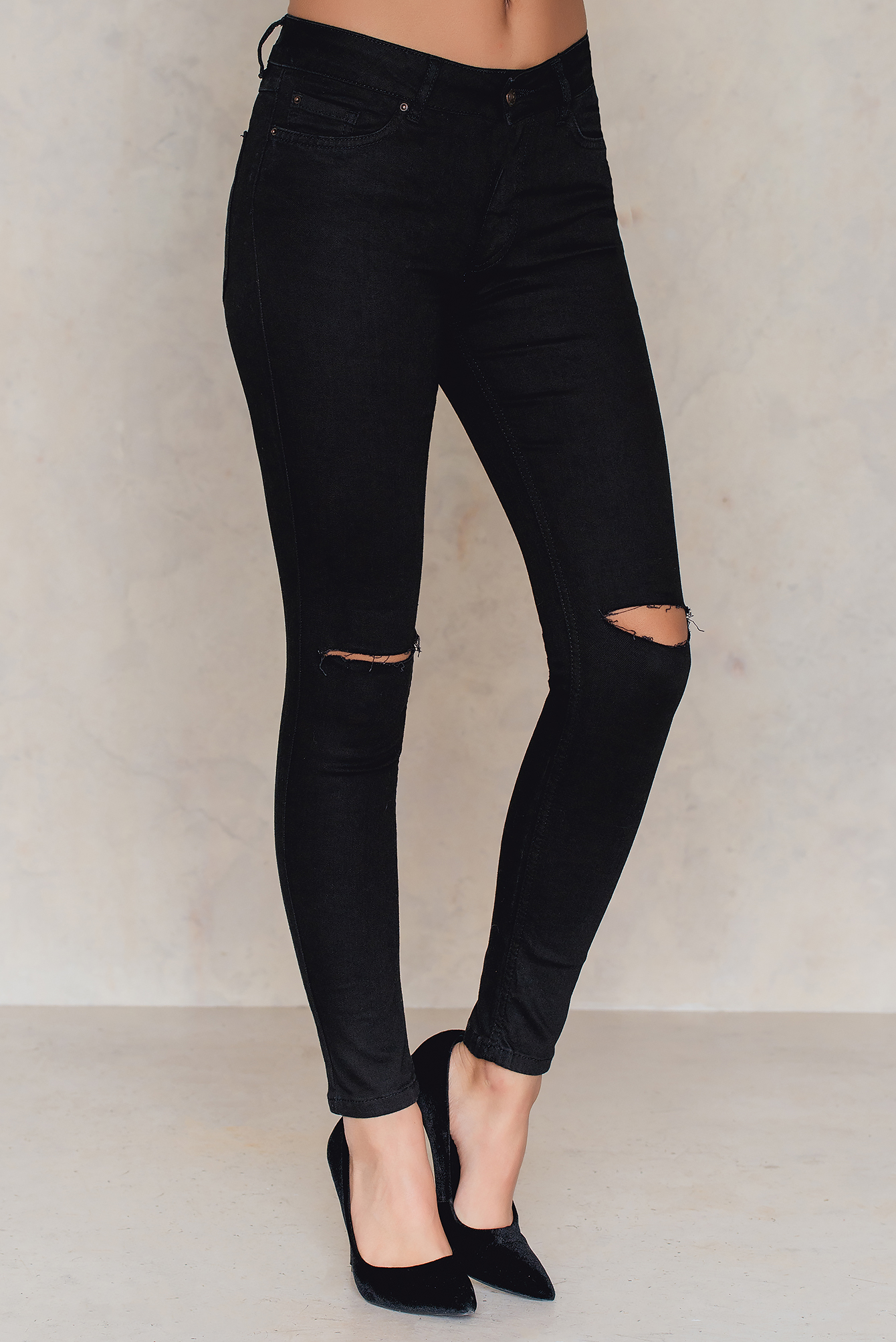 Ankle Ripped Knee Jeans Black