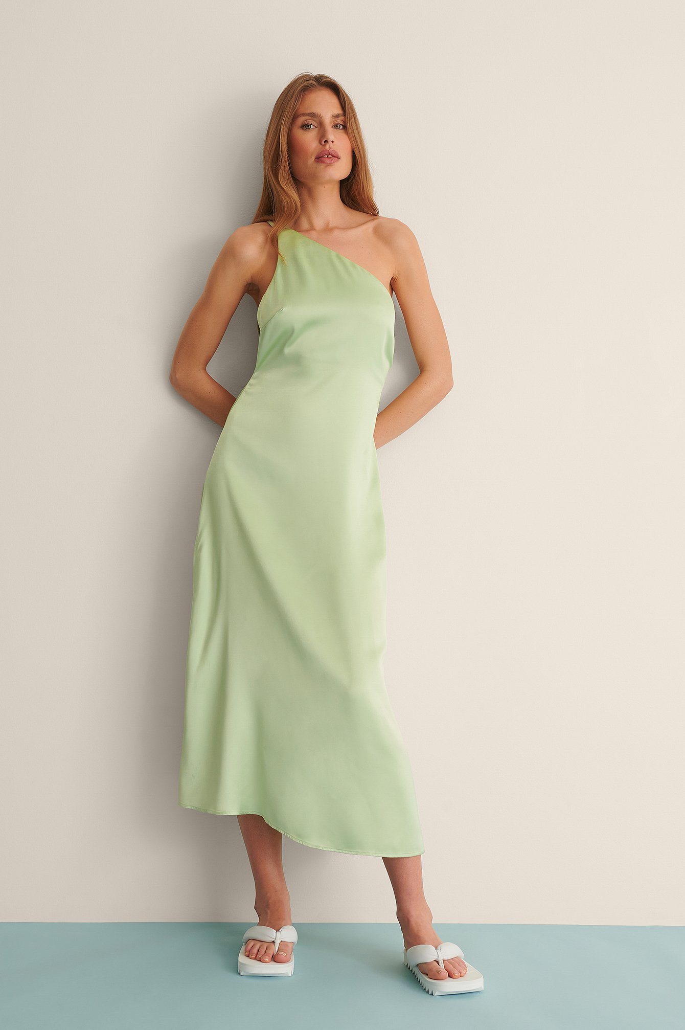 Dusty Green Einseitig Schulterfreies Satin-Kleid