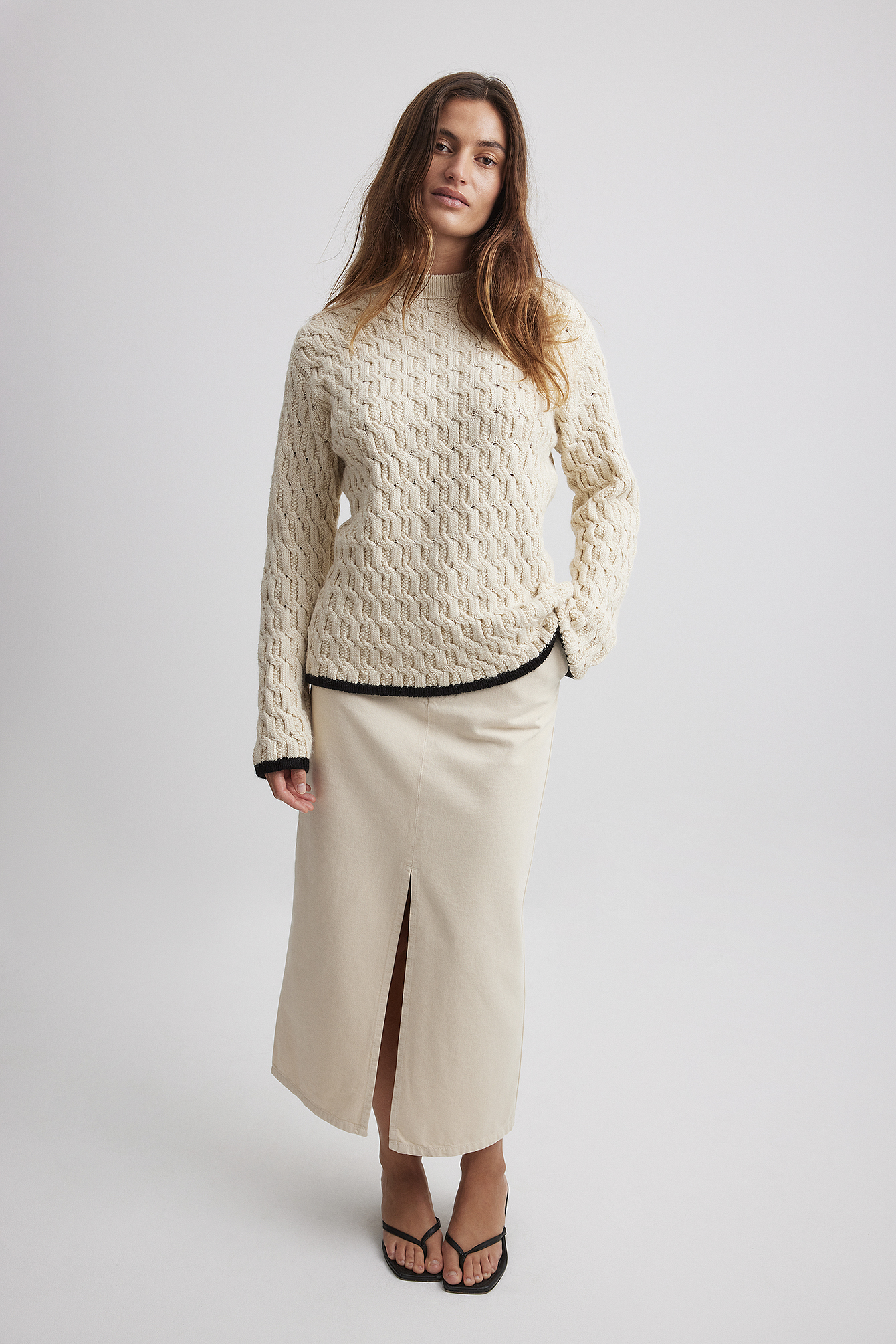 Round neck knitted sweater