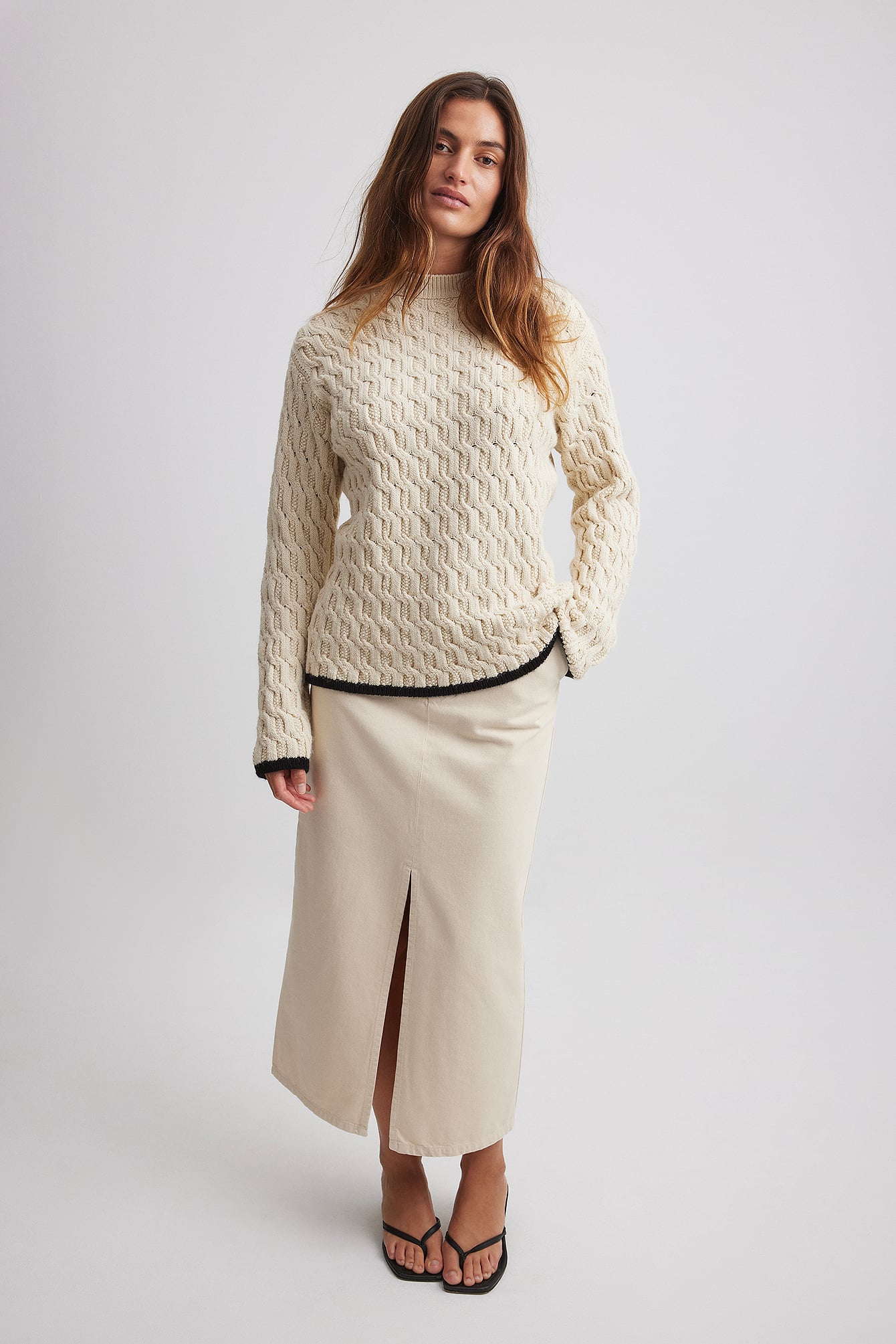 Round neck knitted sweater