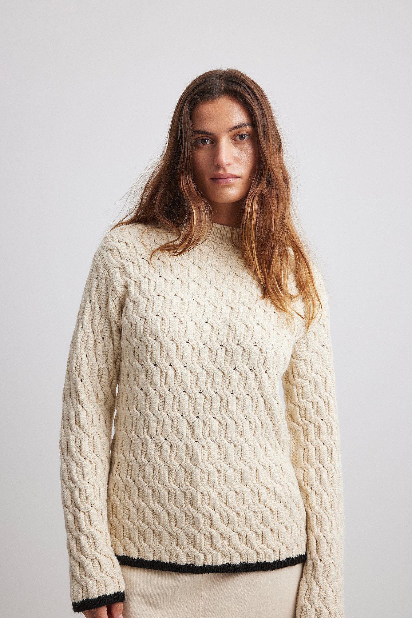Round Neck Knitted Sweater Beige | NA-KD