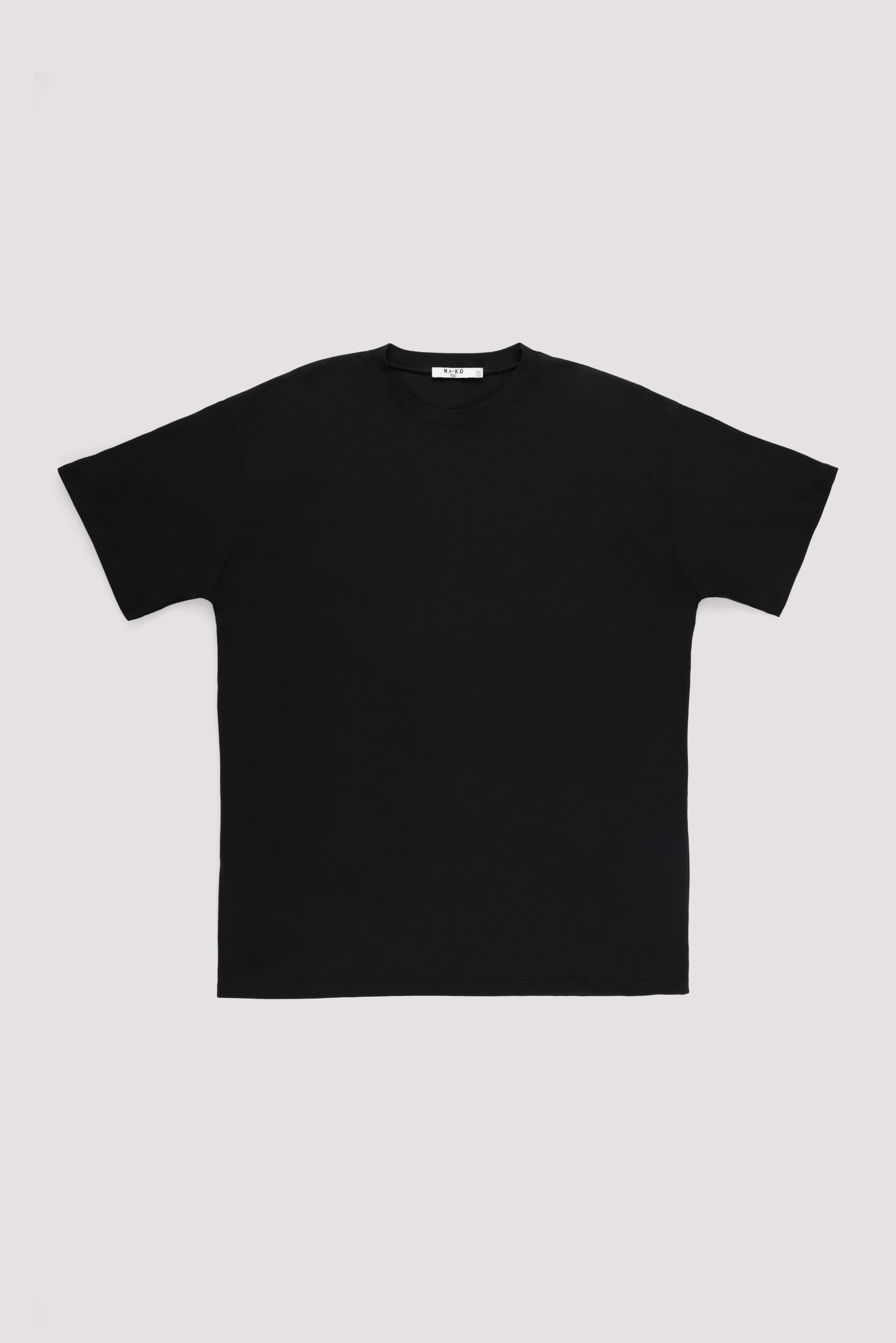 mit Oversize T-Shirt Organic Ausschnitt rundem Schwarz NA-KD |