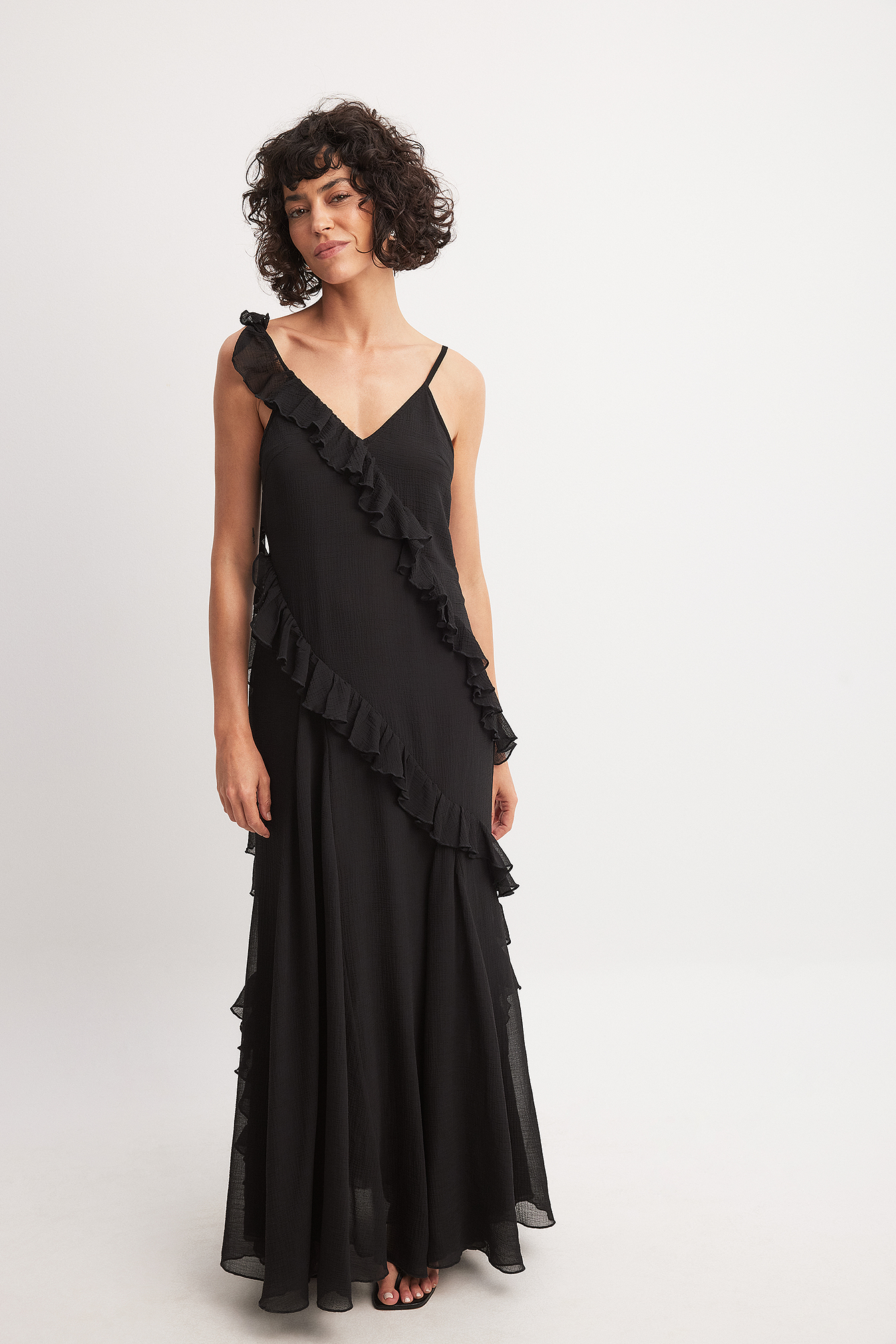 Maxi-jurk van chiffon met ruches Zwart NA-KD