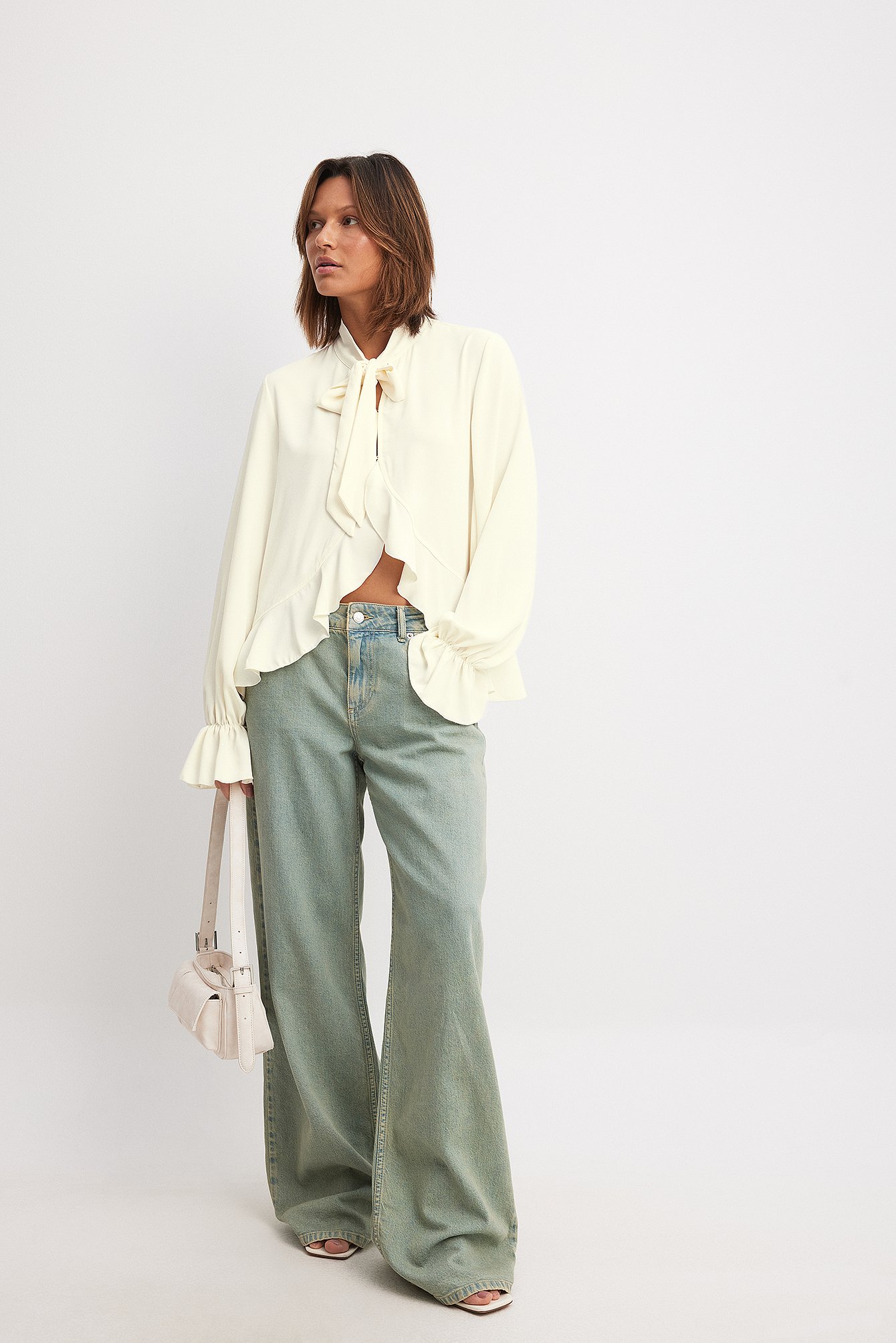 NA-KD - Bluse med rysjer og knyting - Bluser - OffHvit - EU 34 - NA-KD / NAKD