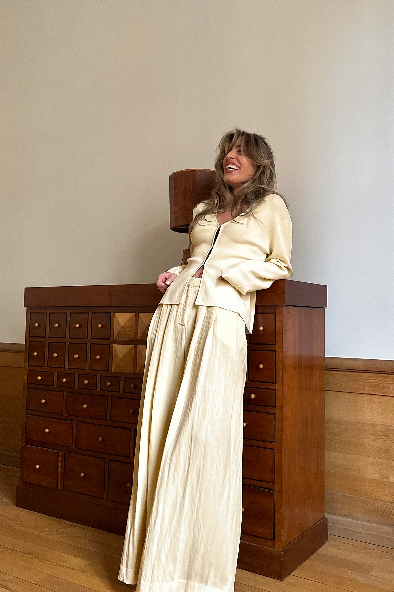 Lyocell loose mid waist suit pants cream — byxor med fickor från NA-KD