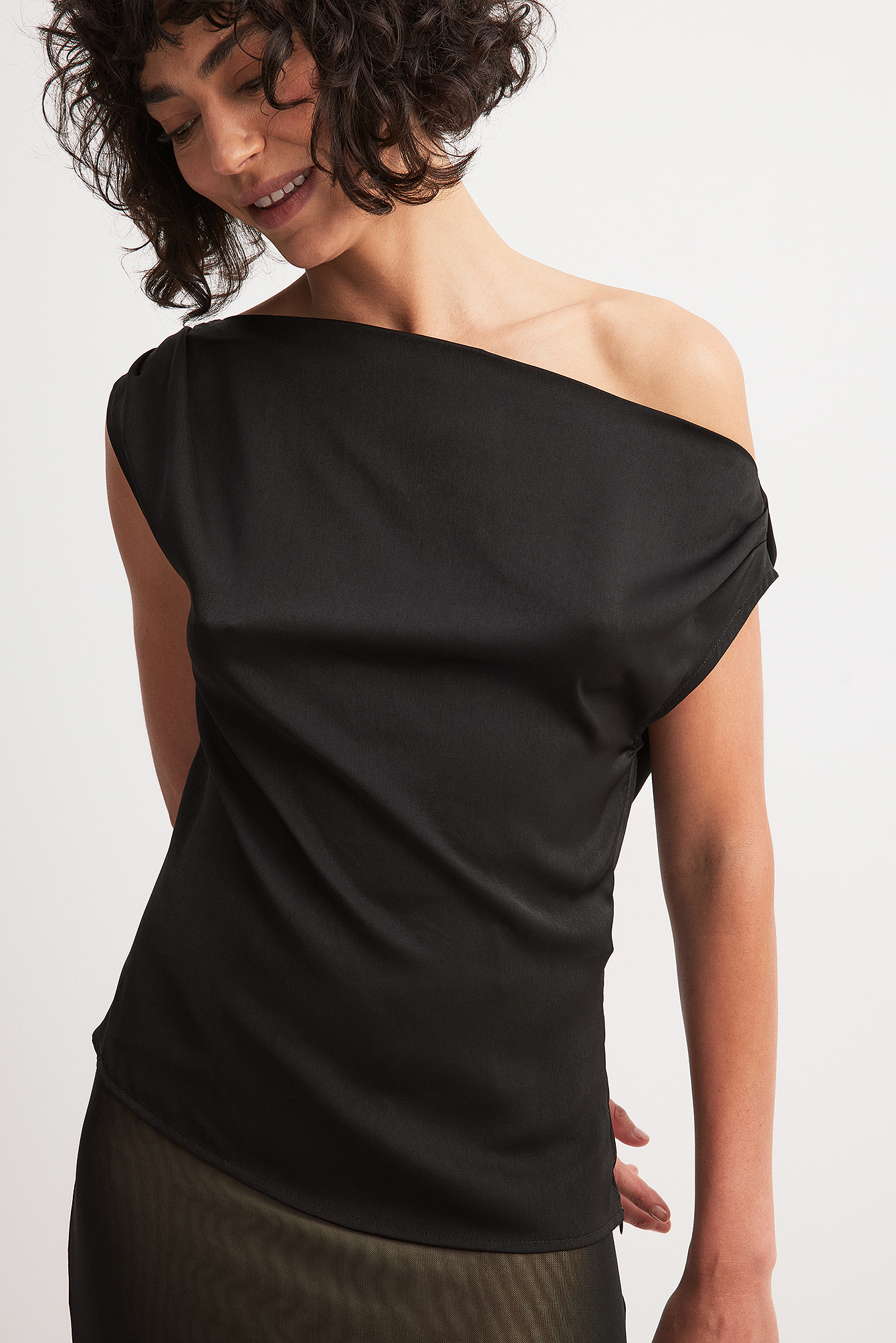 Satin Asymmetric Off Shoulder Top Black NA-KD - Main Image