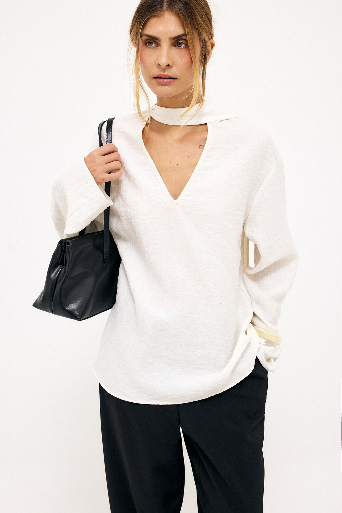 Premium Selection Blusa con pañuelo con flecos - Blusas - Offwhite - EU 38 - NA-KD / NAKD