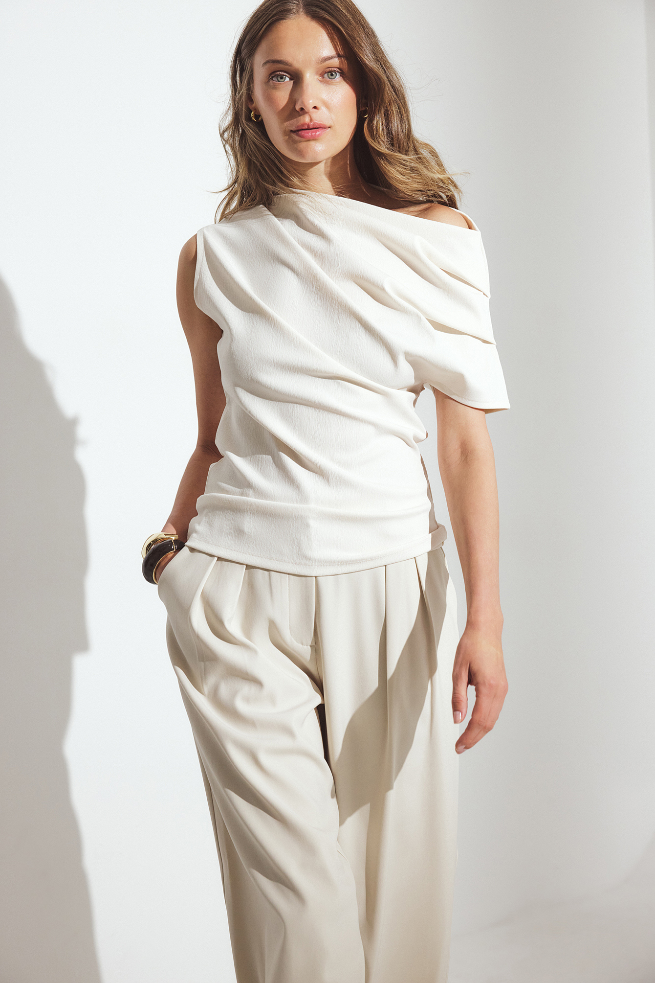 NA-KD - Topp med skulpturale skuldre - Ermeløse topper - Beige - XS (EU 32) - NA-KD / NAKD