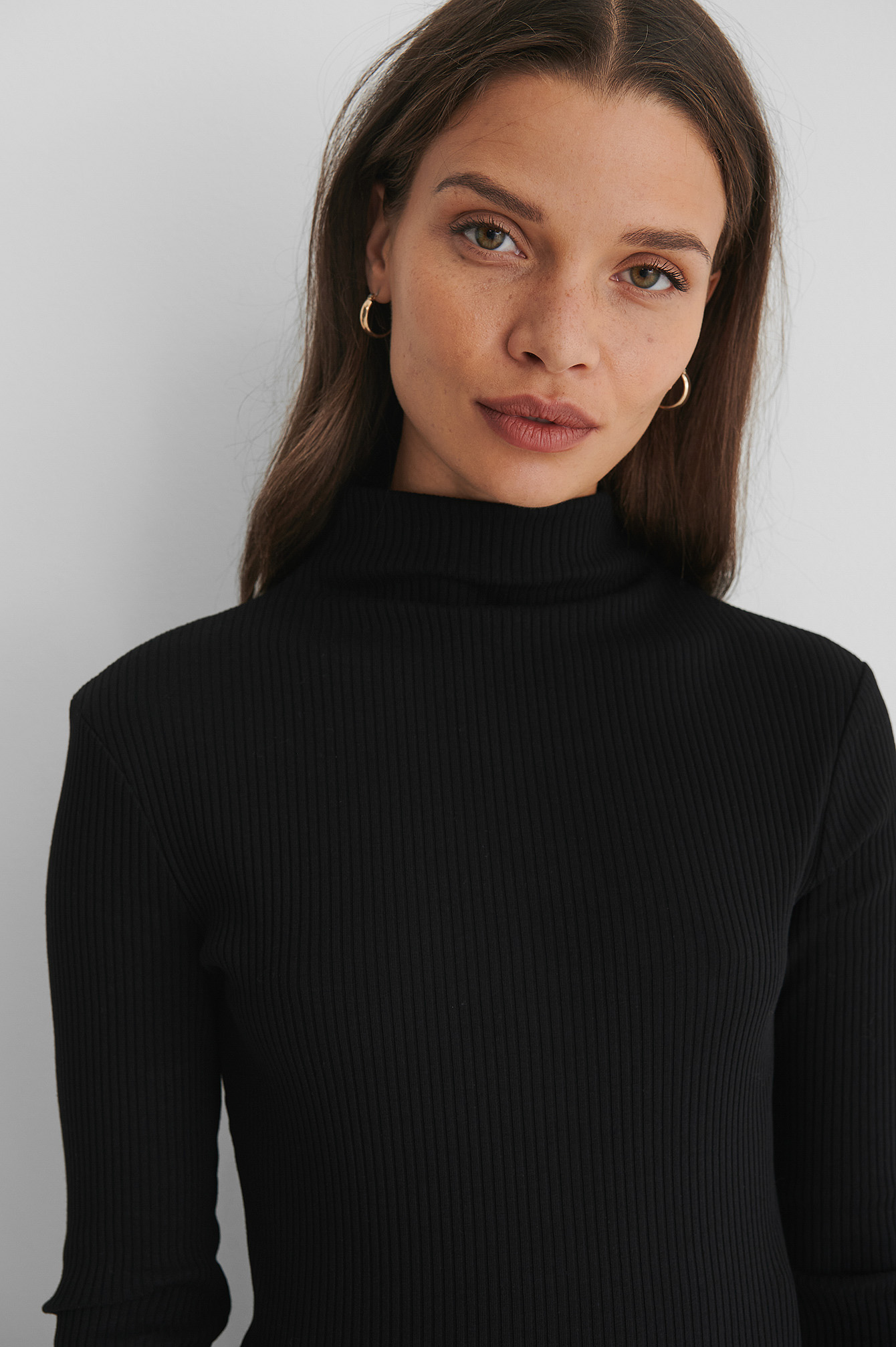 SELMA OMARI X NA-KD RIBBED HIGH NECK LONG SLEEVE TOP BLACK