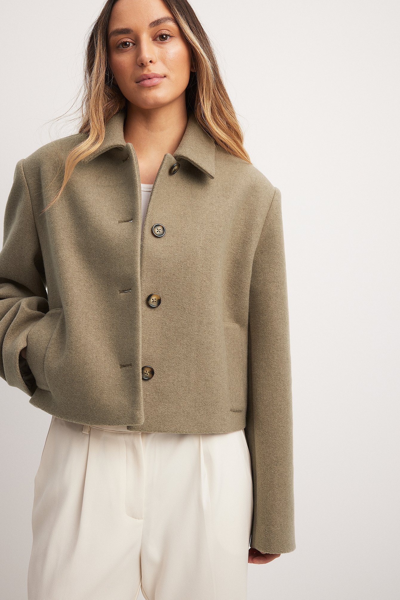 Sharp Shoulder Frame Sharp Shoulder Short Coat Brown | NA-KD