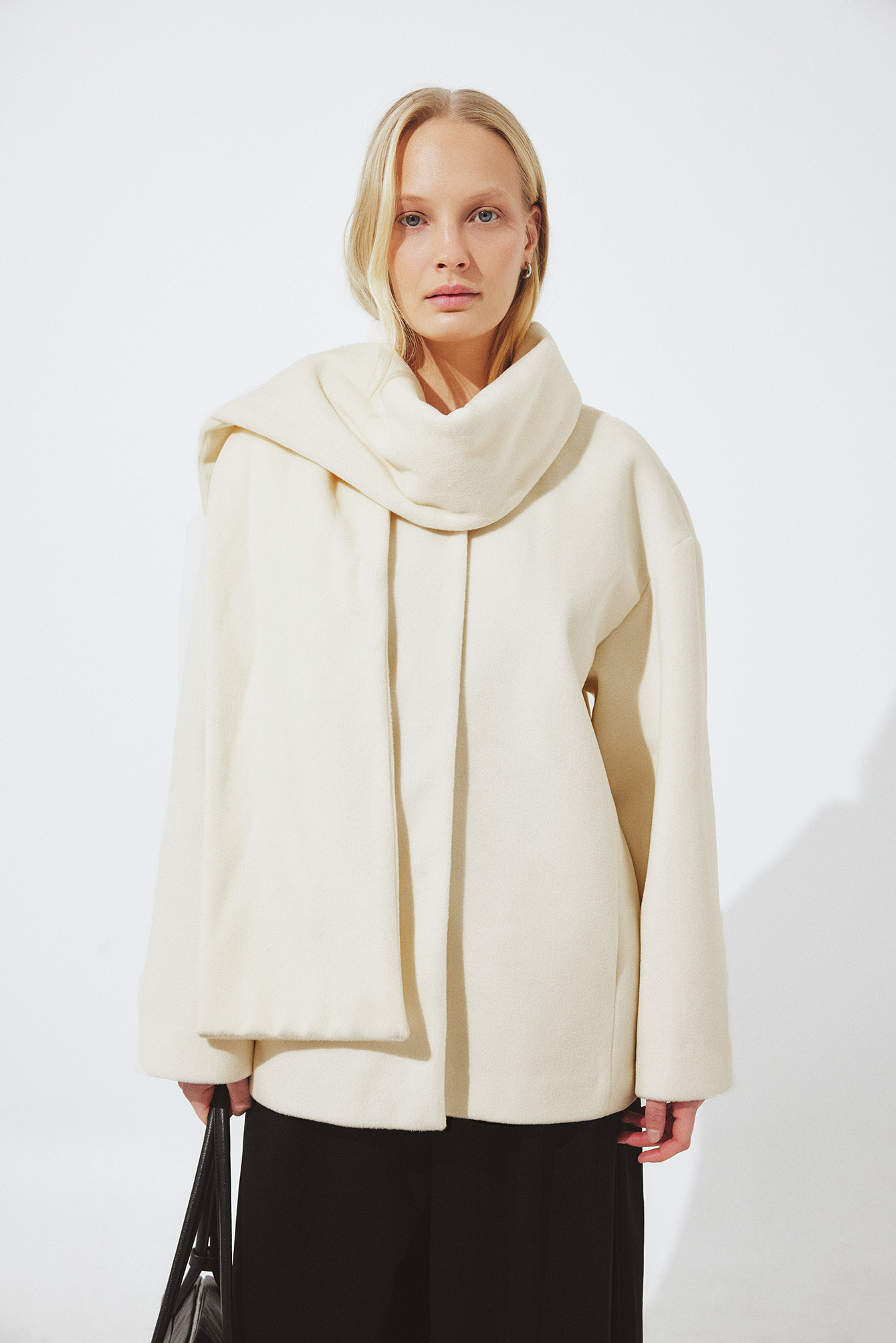 short_scarf_detailed_coat_1100
