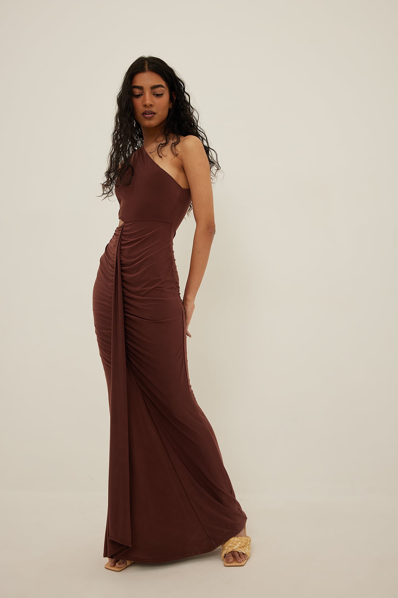 Shoulder Cut Out Maxi Dress Brown | na 