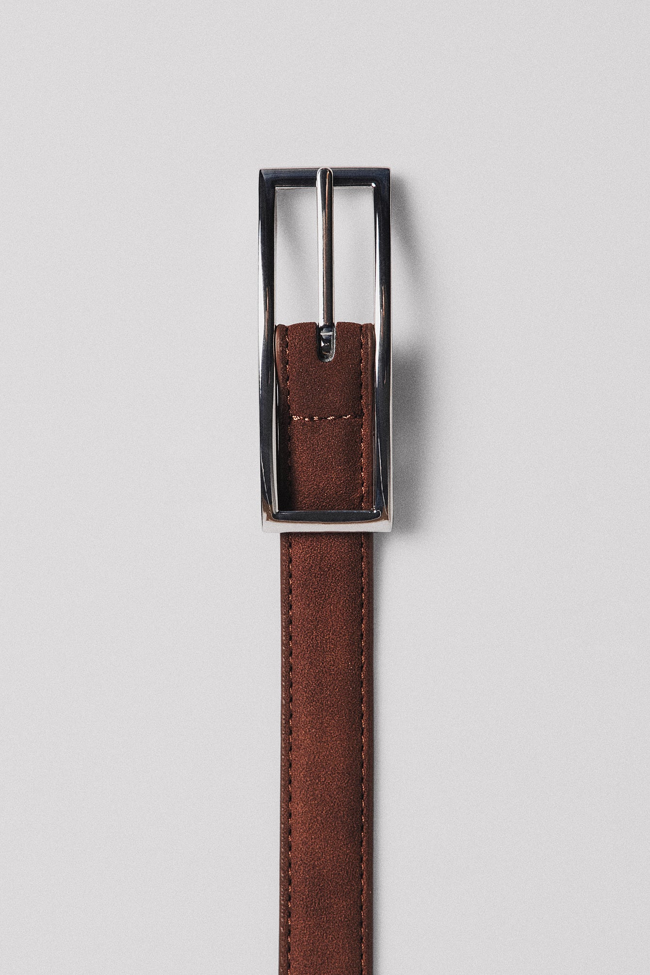 Slim buckle belt