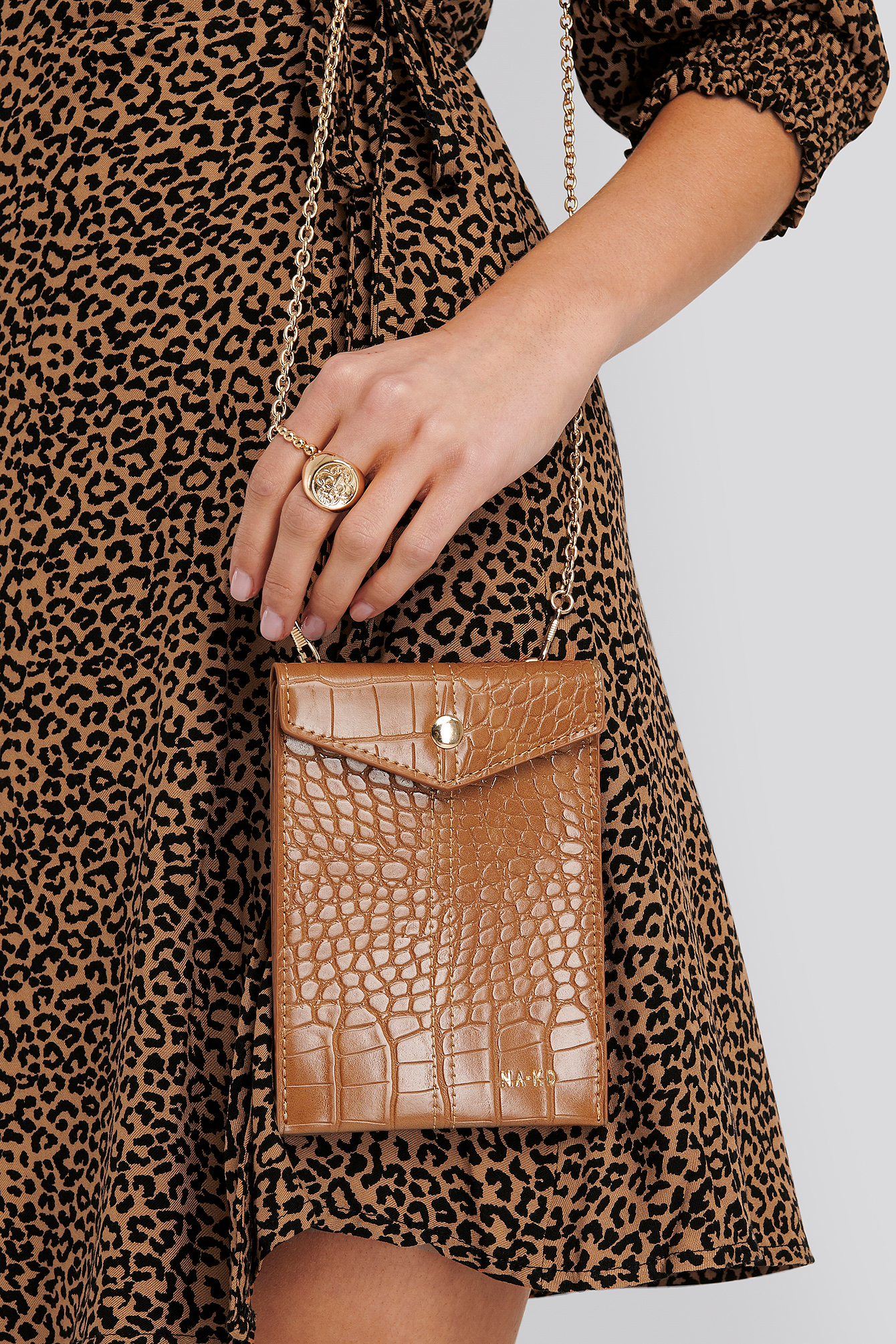 Small Crossbody Chain Bag Beige