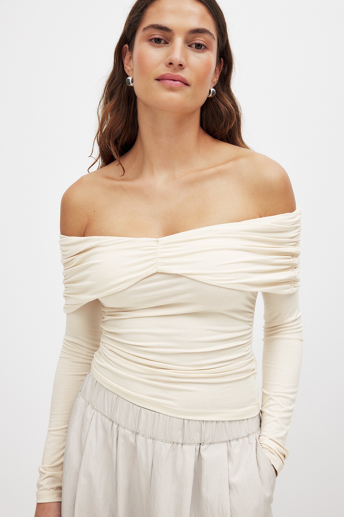 NA-KD Soft Line Off Shoulder Top - Ruched Tops - Offwhite - L (EU 42-44) - NA-KD / NAKD