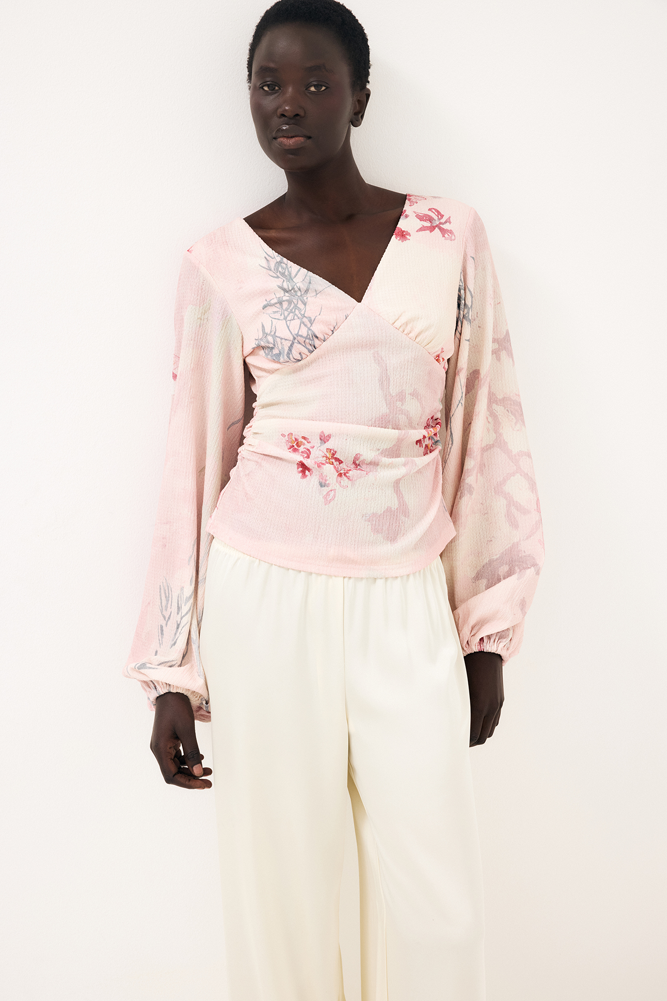 Blusa con mangas abullonadas - Blusas - Pink/Flower - XS - NA-KD / NAKD