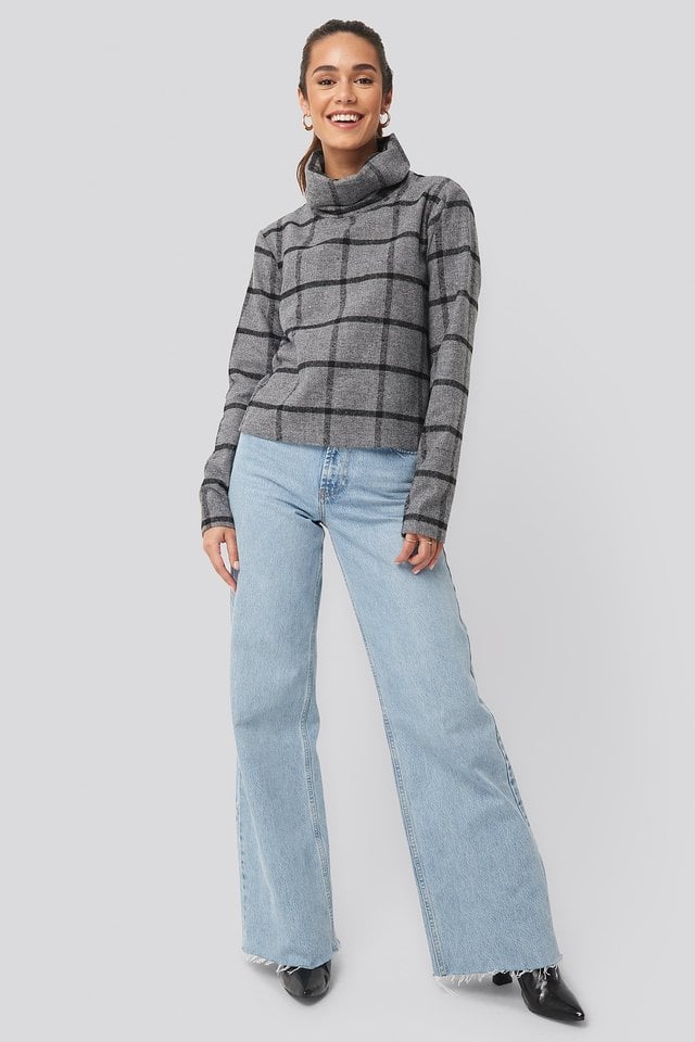 HIGH NECKED CHECKED SWEATER