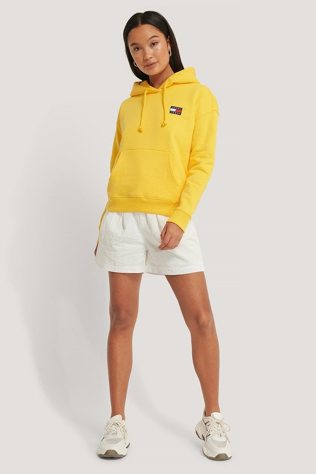Tommy Badge Hoodie Outfit