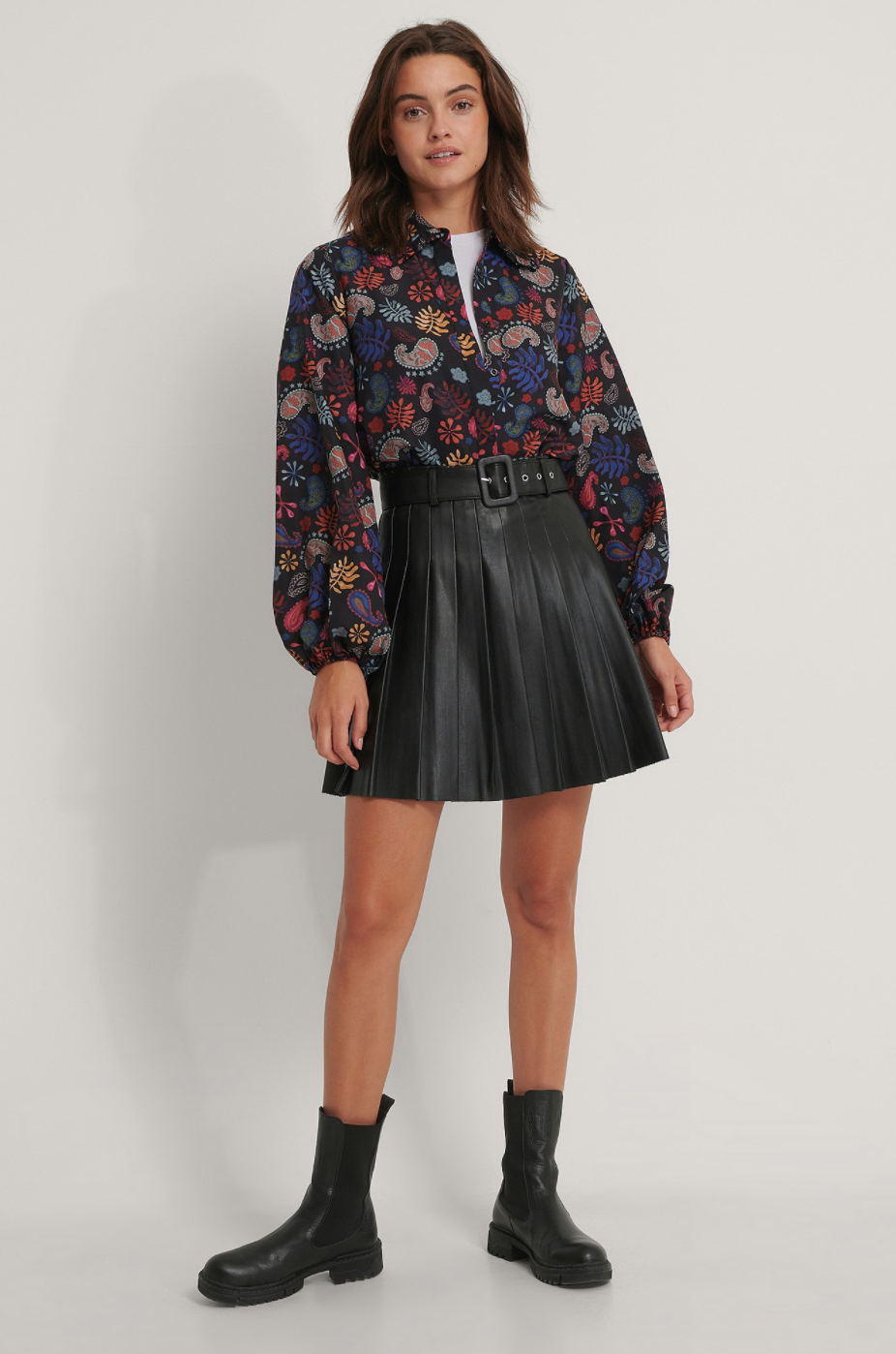 Falda Plisada Efecto Piel Negro | na-kd.com