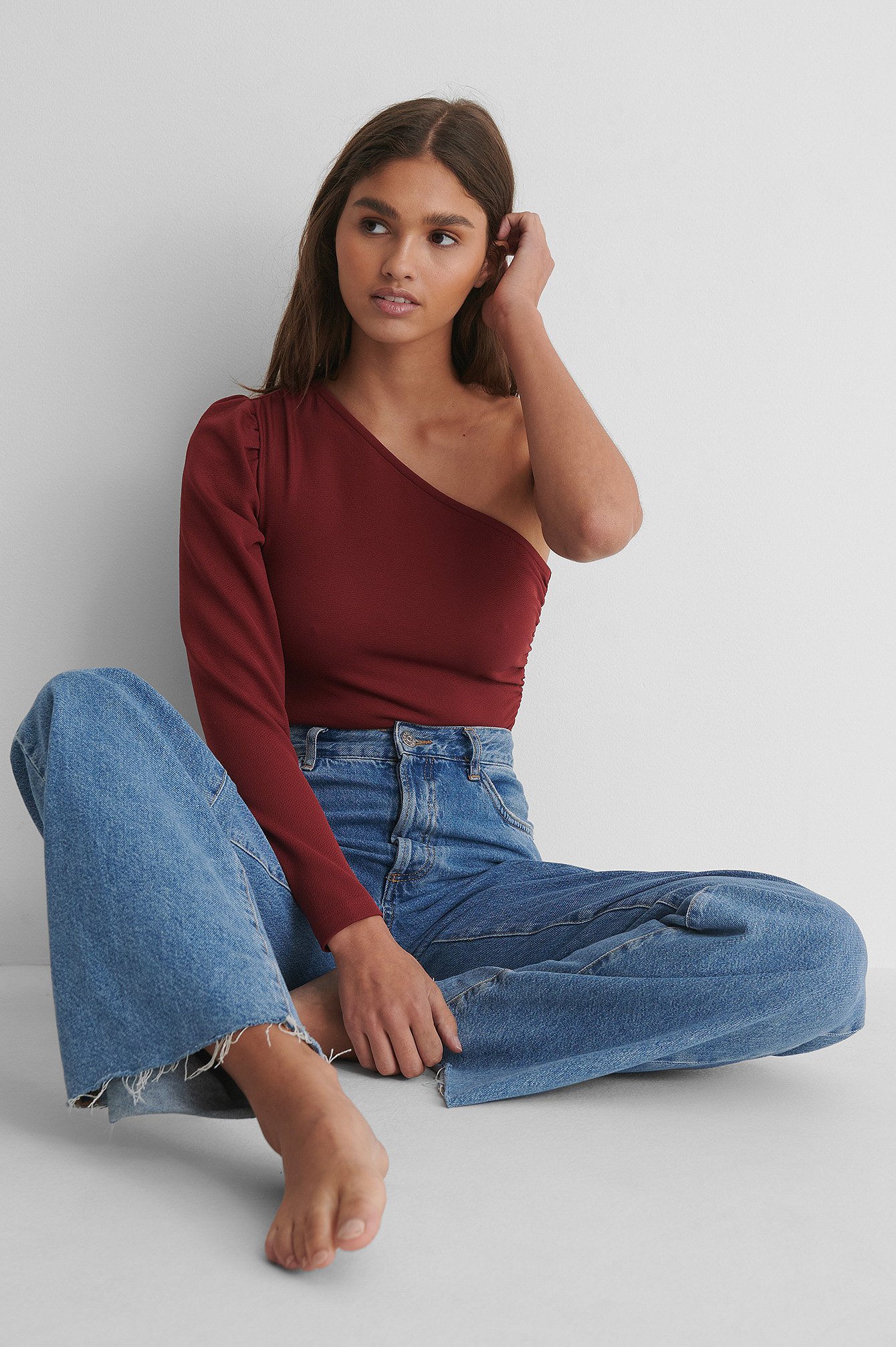 One Shoulder Rouched Body with Jeans.