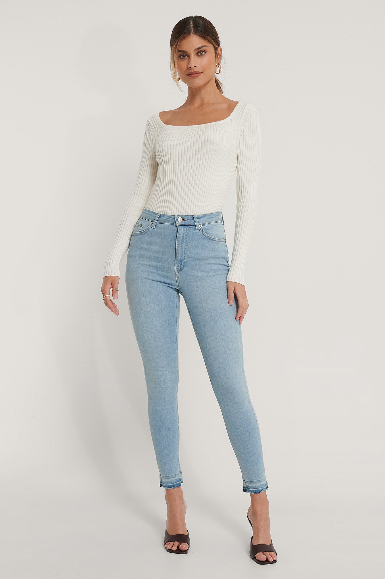 Skinny High Waist Open Hem Jeans Outfit.