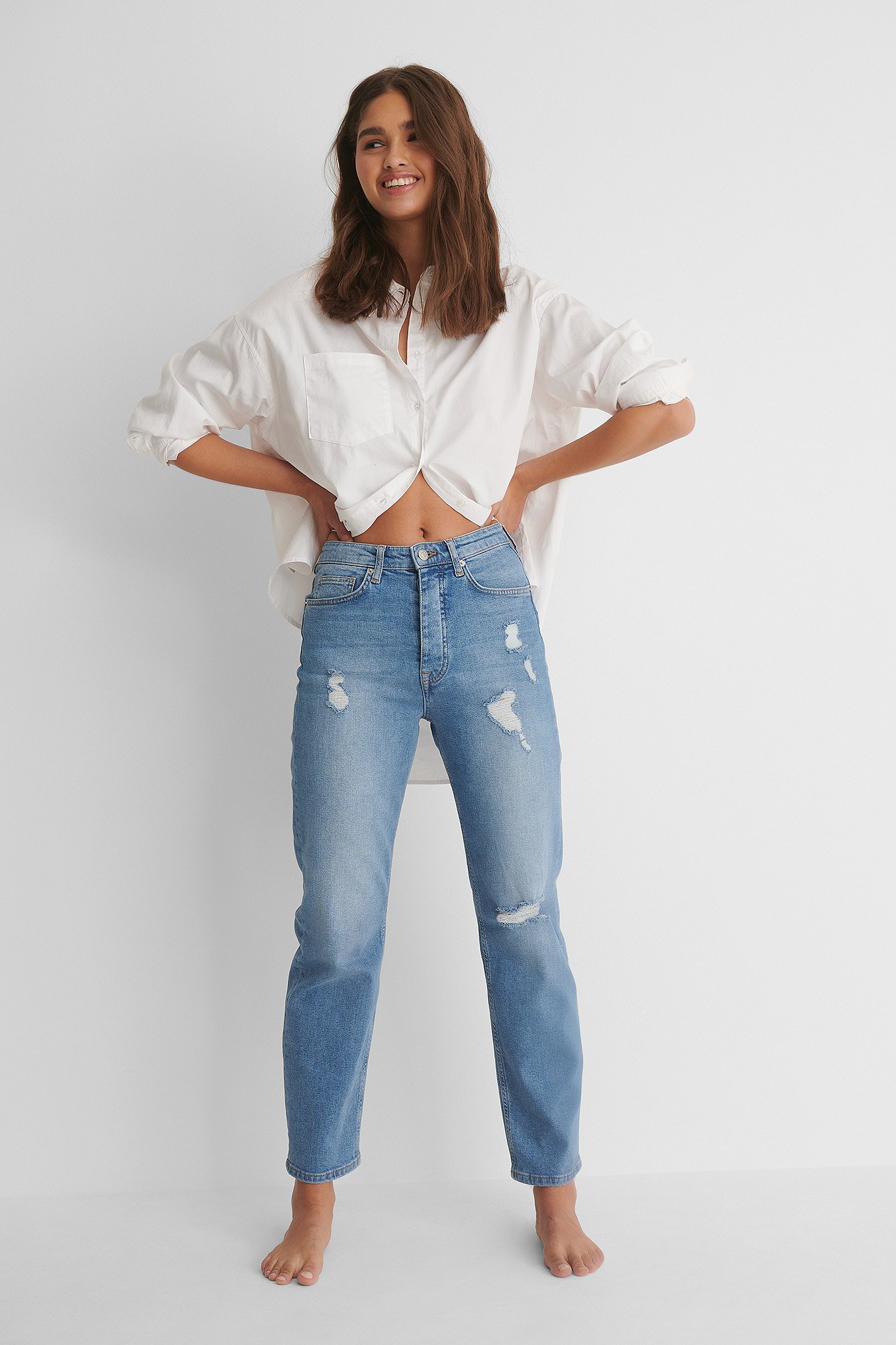 Straight High Waist Destroyed Jeans Outfit.