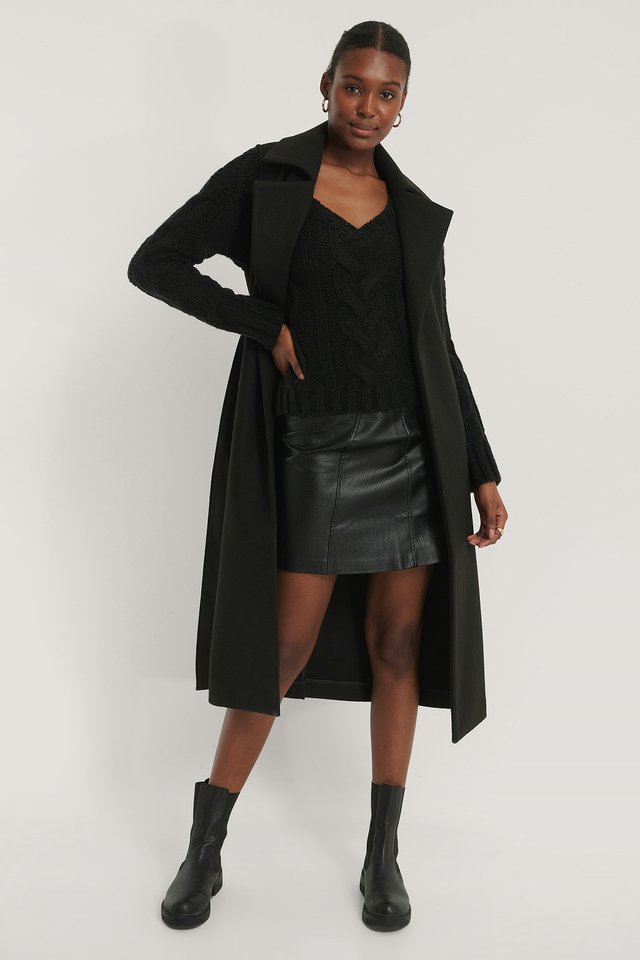 Chunky Knit Vneck Cable Sweater Black