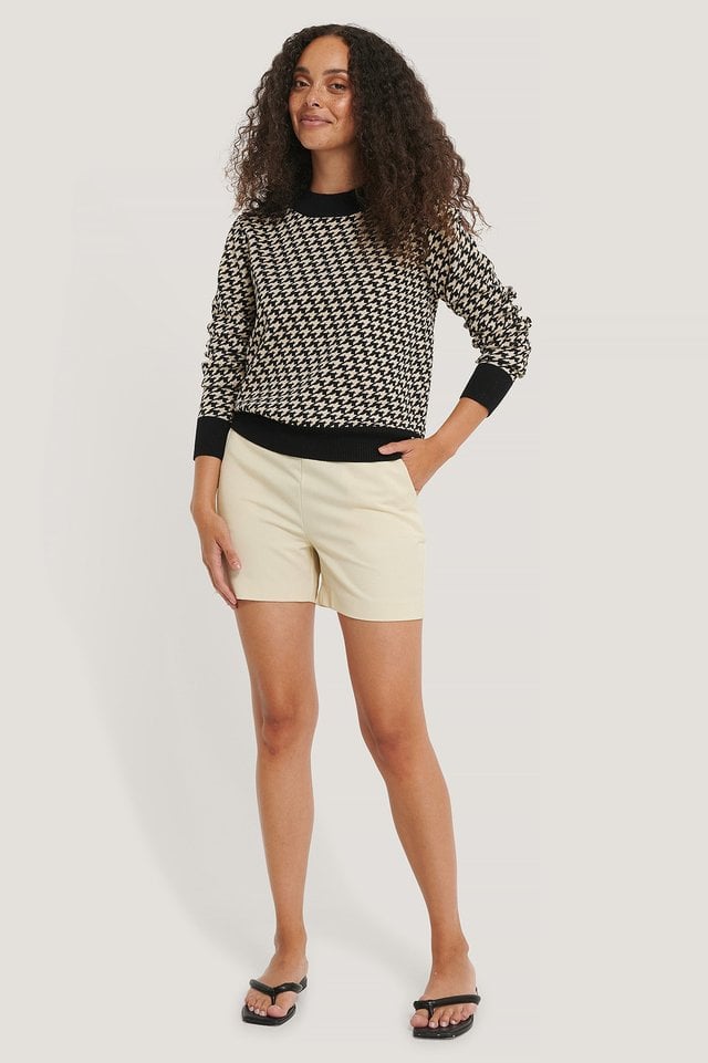 Houndstooth Knitted Sweater Outfit.