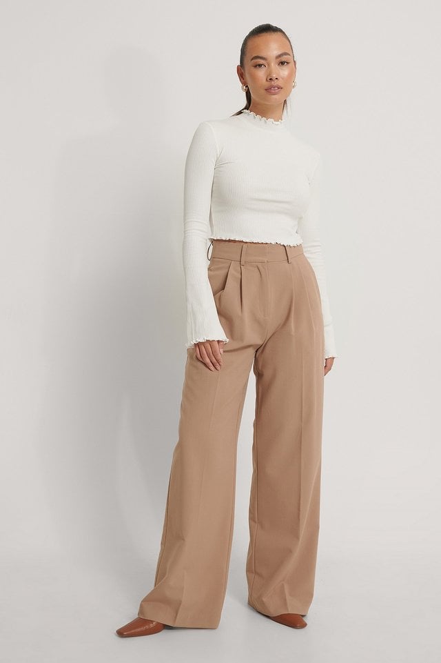 Cropped Babylock Trumpet Sleeve Top Outfit.