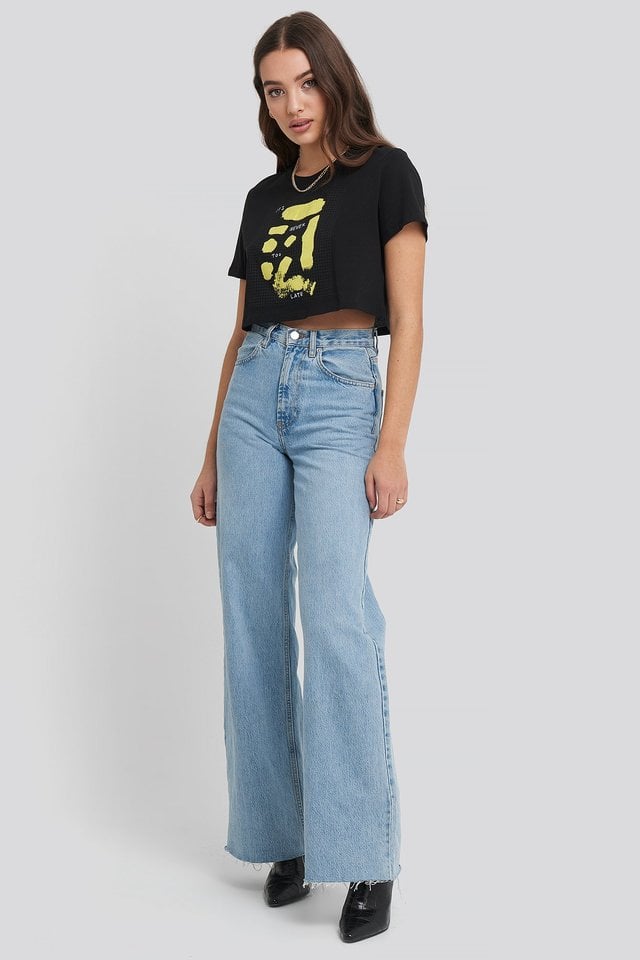 Sign Print Cropped Tee Outfit.